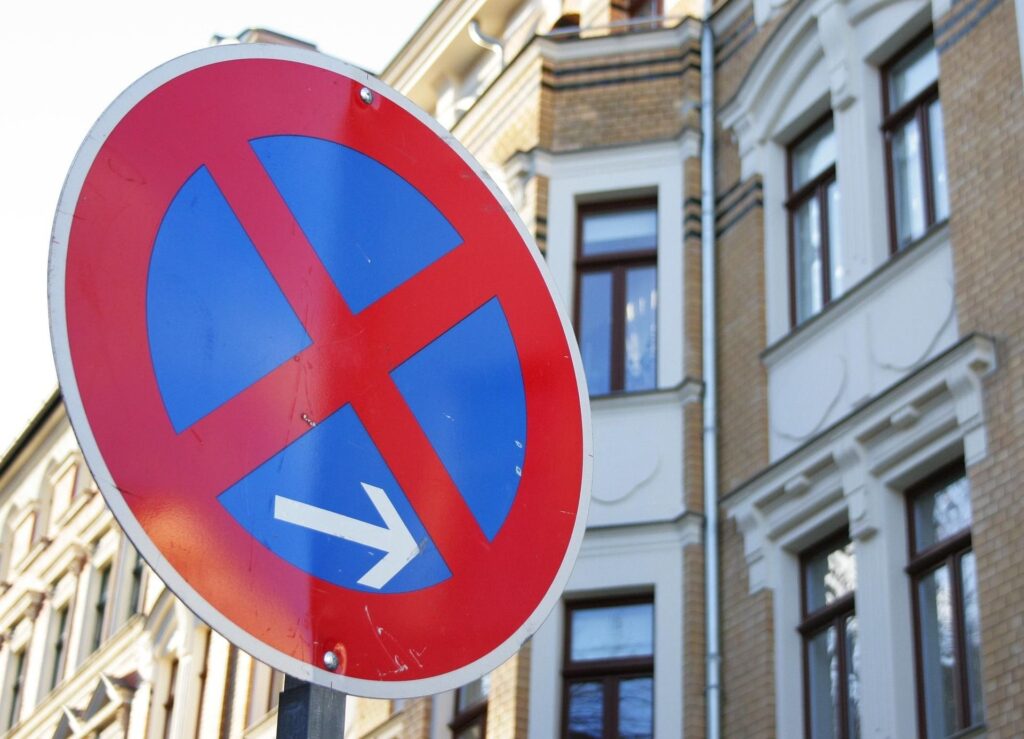 Halteverbotszone Umzug – Parkverbotsschild für Umzugswagen und LKW, Deutschland