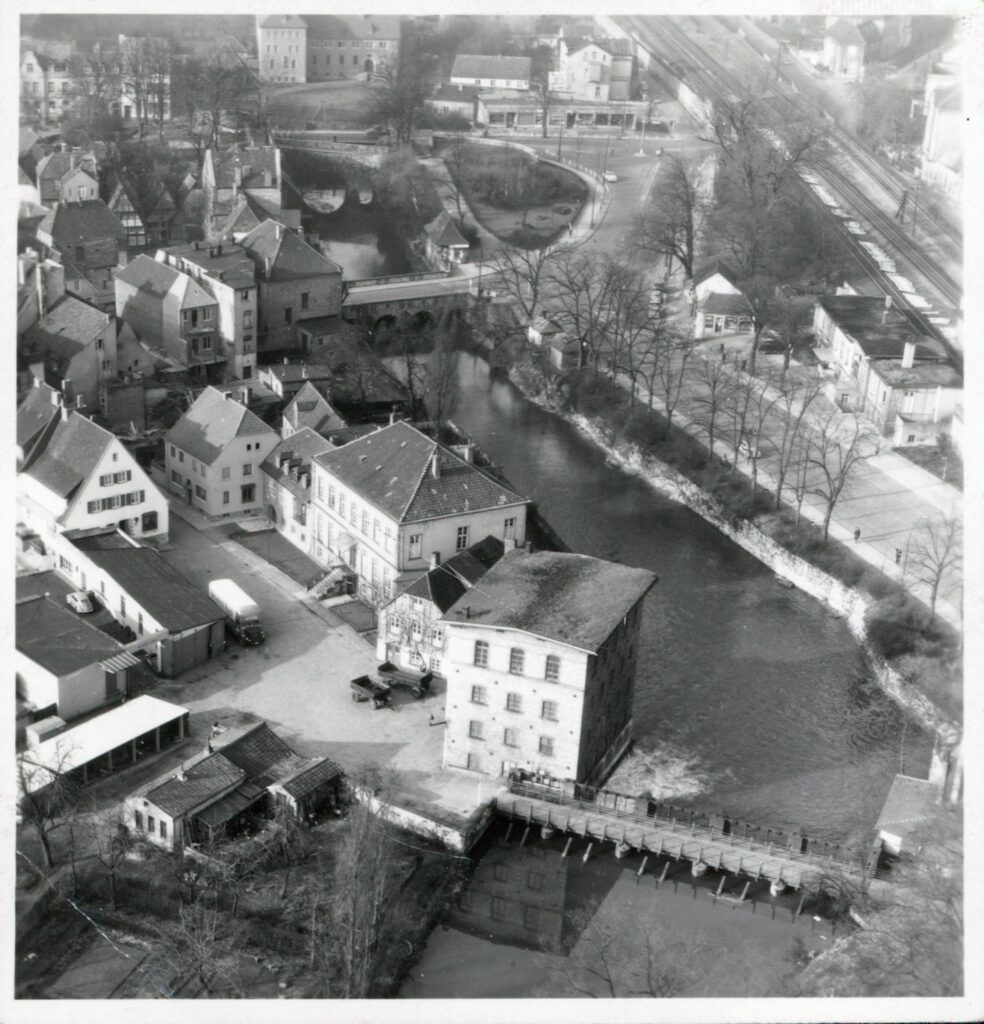 Osnabrück – Historische Stadtansicht mit Fachwerkhäusern und Kirchturm, Niedersachsen