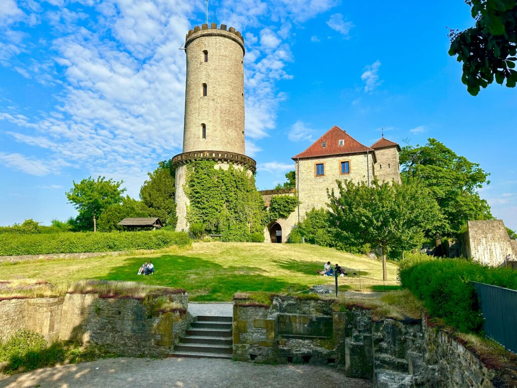 Sparrenburg Bielefeld – Historische Höhenburg aus dem 13. Jahrhundert auf dem Sparrenberg, Nordrhein-Westfalen