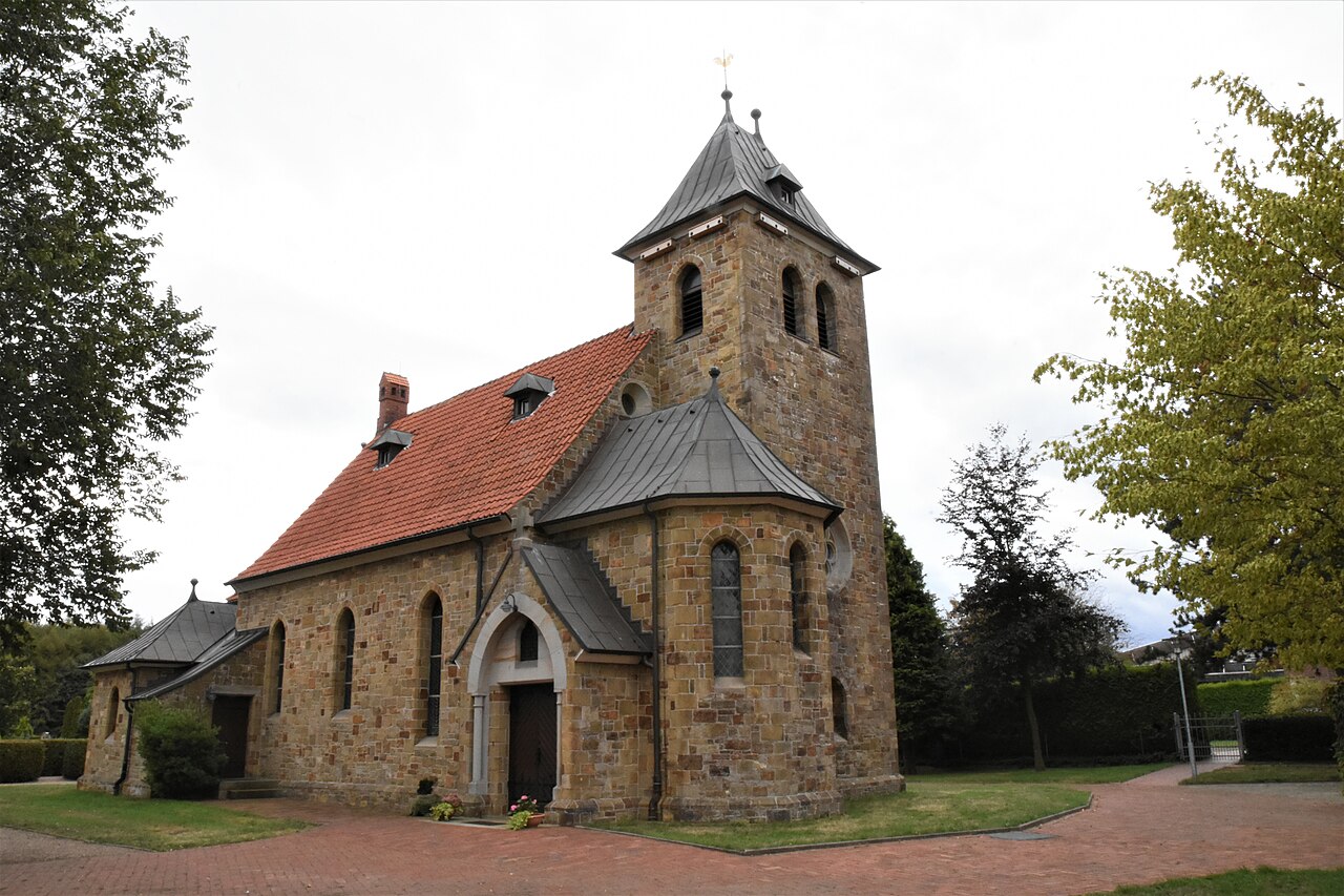 Emmauskapelle in Rieste (Landkreis Osnabrück, Niedersachsen) – Seitenansicht.