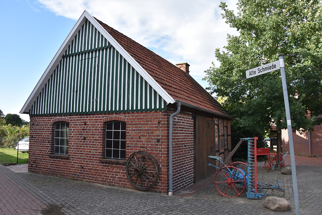 Alte Schmiede in Schmiesing, Alfhausen mit Backsteinbau.