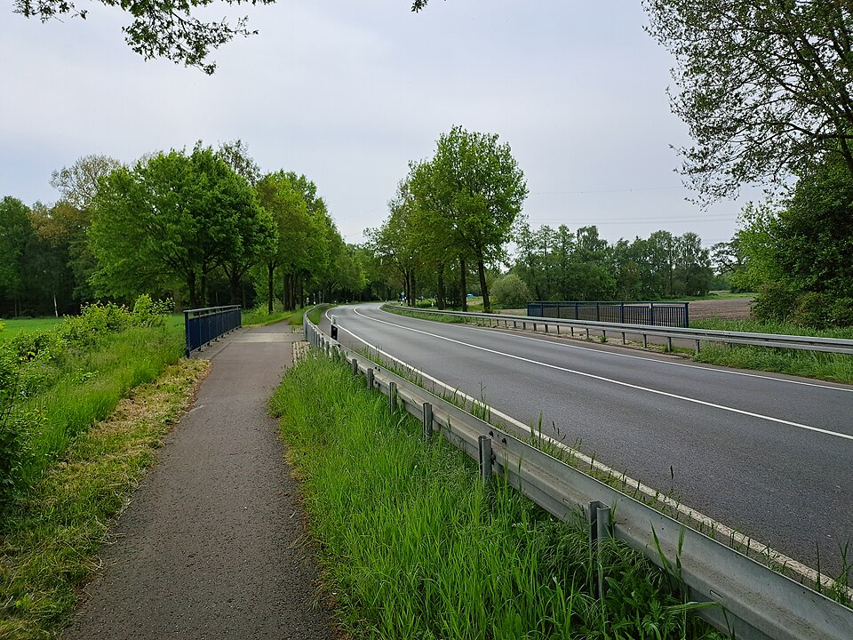 Brücke der Bundesstraße 68 über die Ueffelner Aue, Alfhausen.