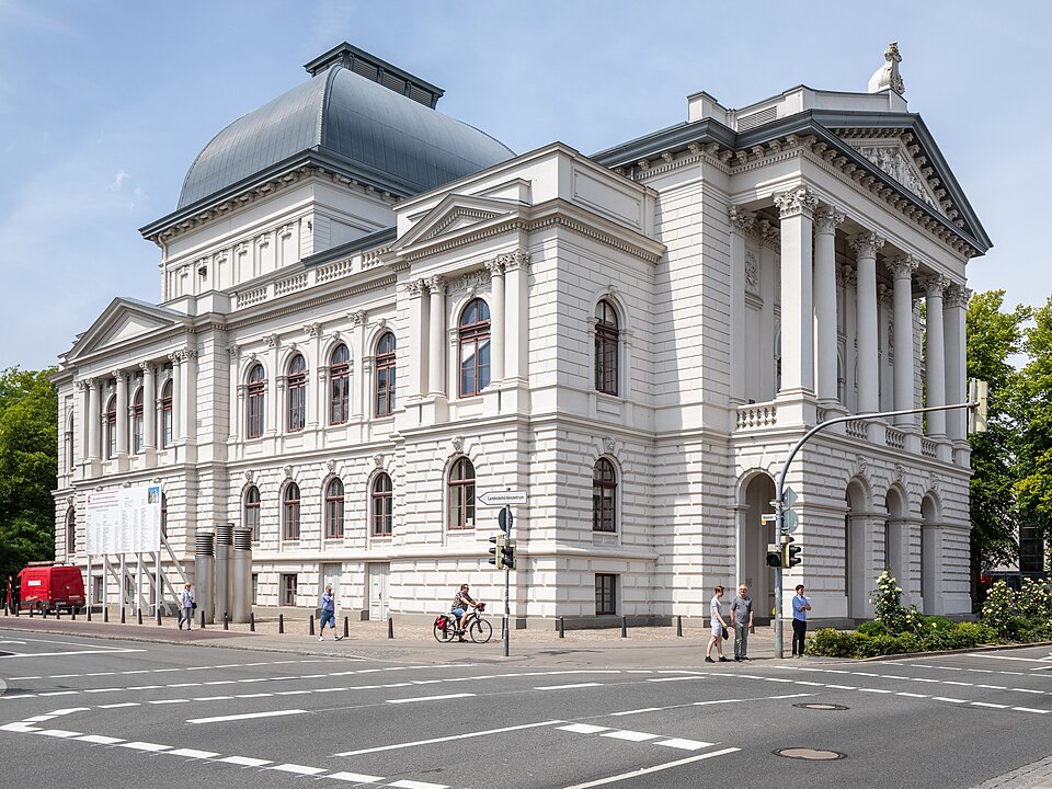 Staatstheater Oldenburg – Neoklassizistisches Theatergebäude am Schloßplatz, Oldenburg, Niedersachsen