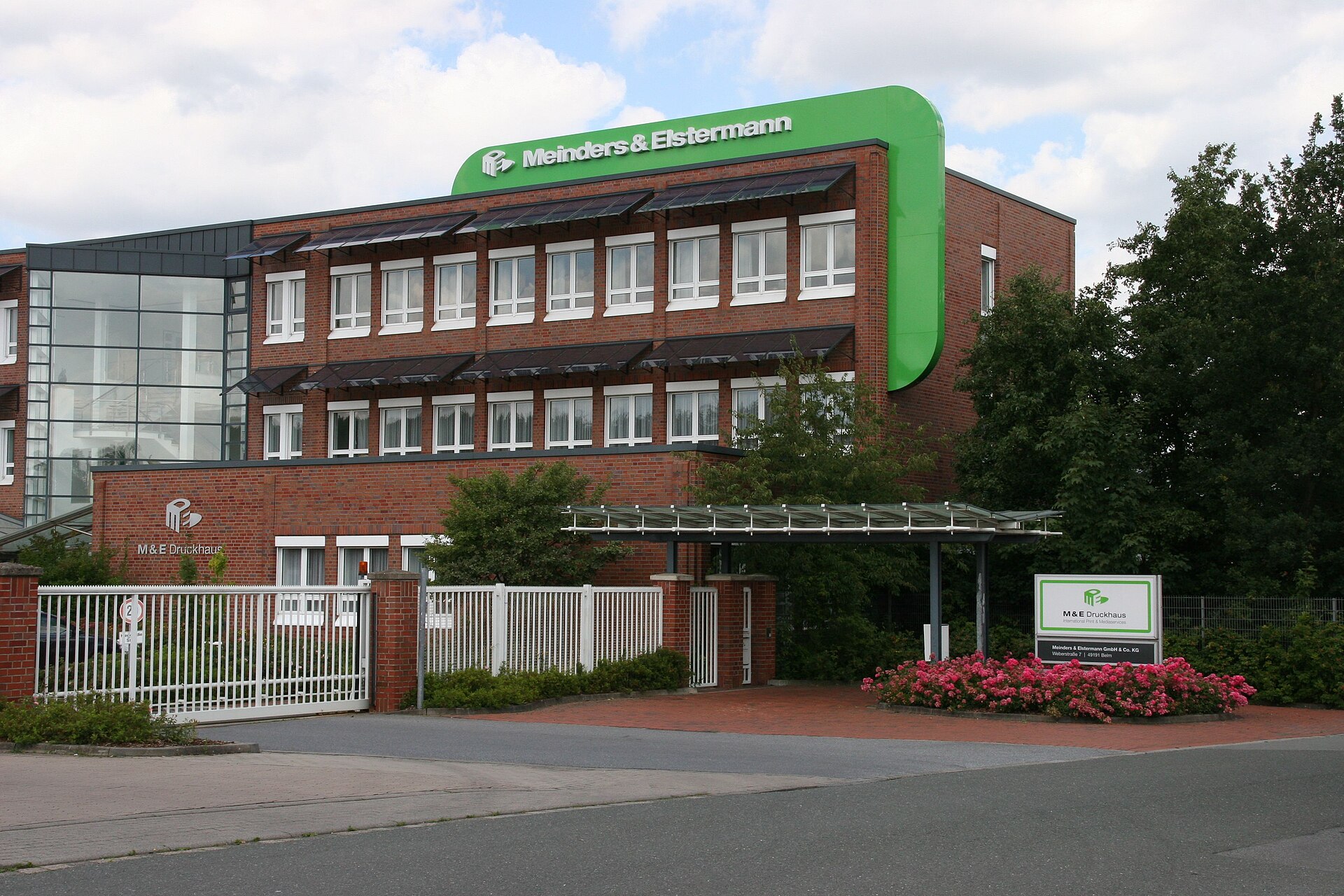 Unternehmensgebäude von Meinders & Elstermann mit moderner Fassade in Belm.