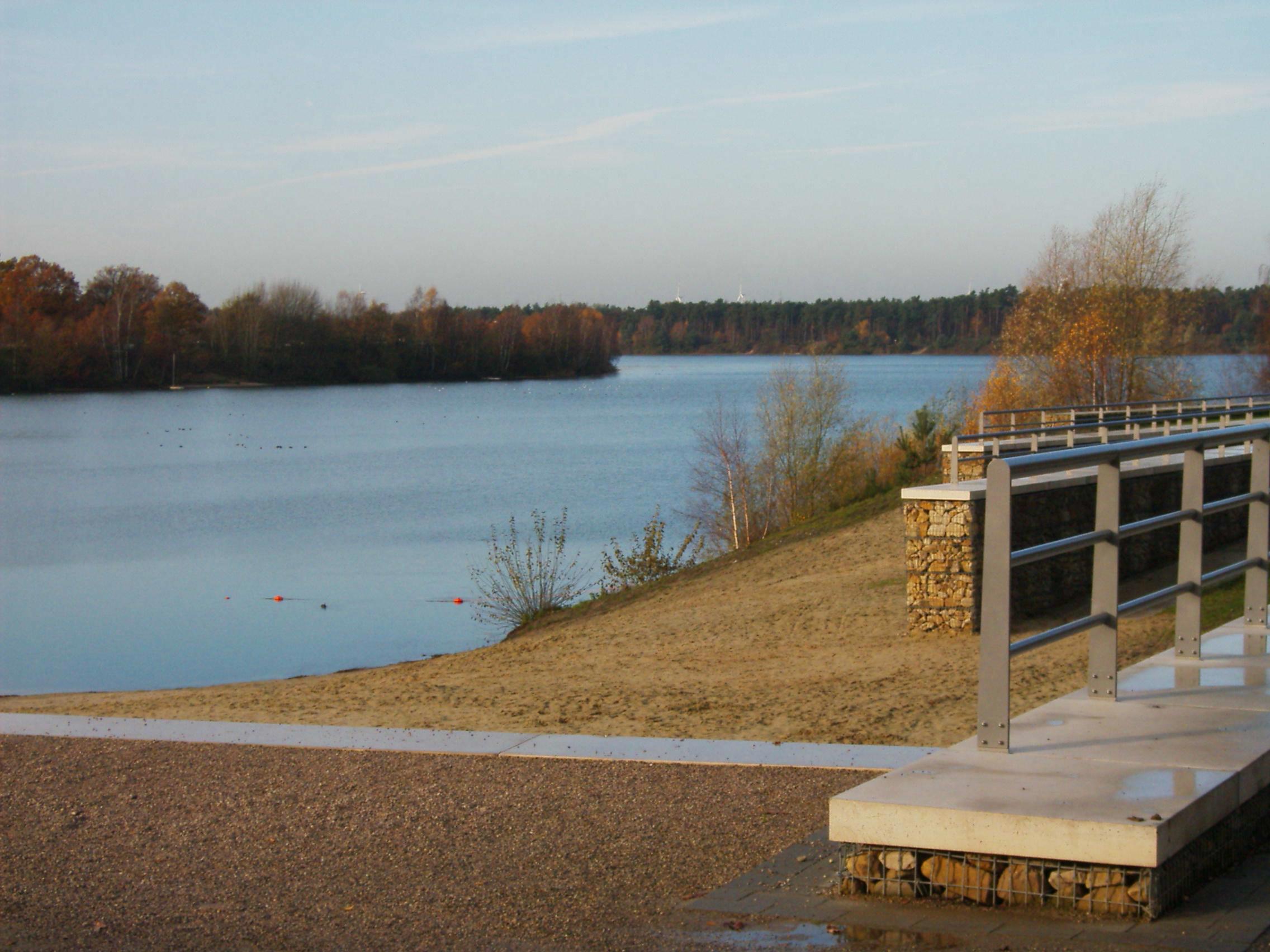 Offlumer See – Südostansicht des Naherholungssees in Neuenkirchen, Nordrhein-Westfalen