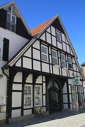 Altstadtarchitektur mit Fachwerkhaus im Zentrum von Lengerich.