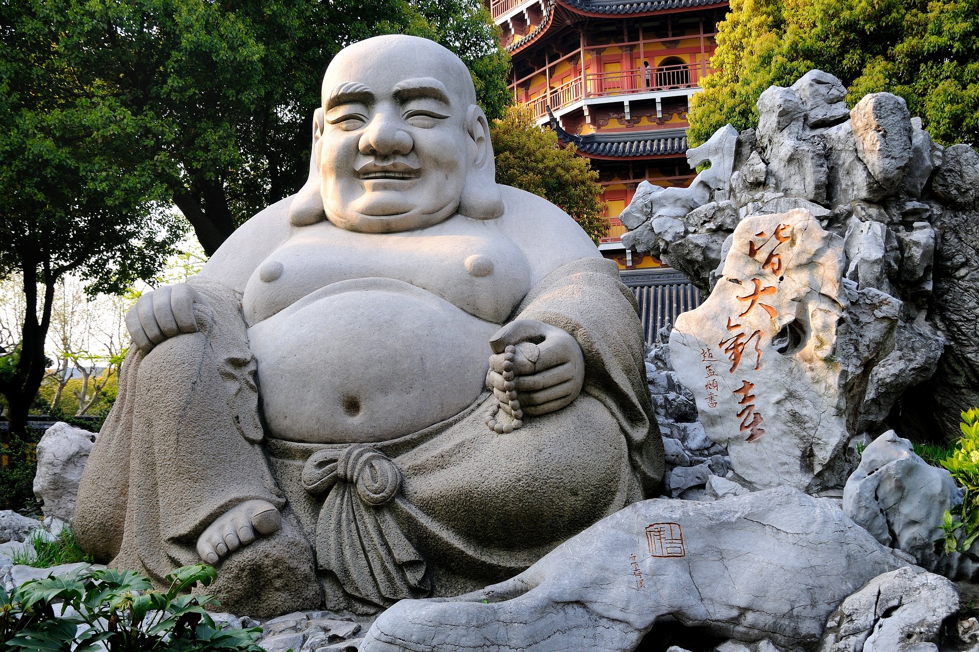 Lachende Buddha-Statue als Symbol für Glück und Wohlstand in der Kultur von China.