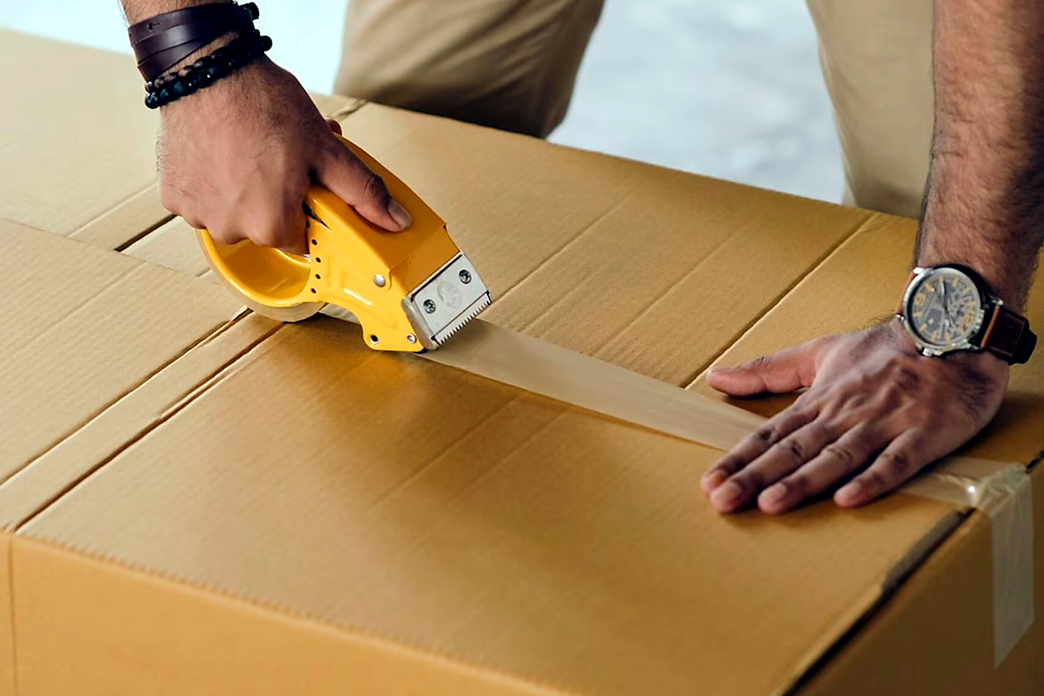 Boxen für den Umzug gepackt – Kartons mit Haushaltsgegenständen, Deutschland