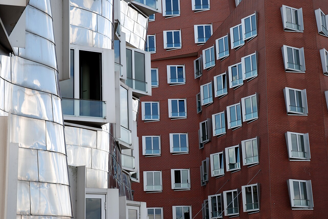 Düsseldorf – Moderne Architektur mit Glas- und Stahlfassade, Nordrhein-Westfalen