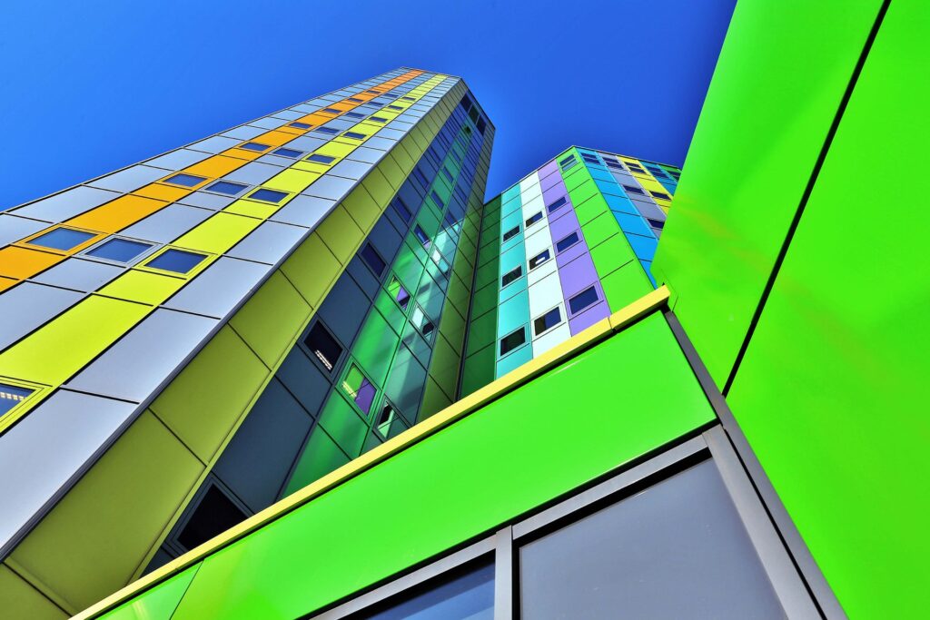 Farbenfrohe moderne Architektur in Essen – Bunt gestaltete Fassaden im Stadtzentrum, Nordrhein-Westfalen