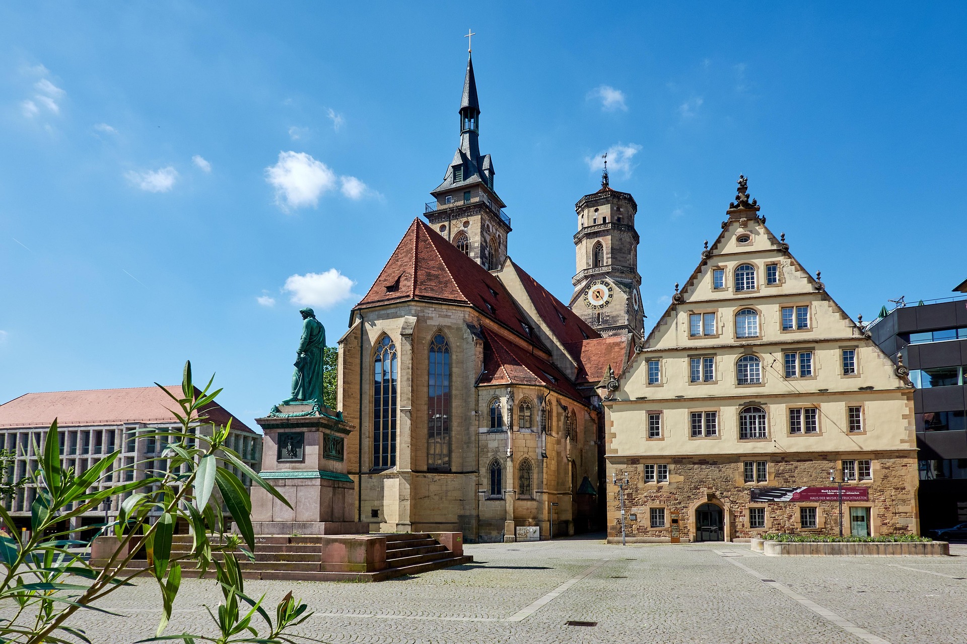 Schillerplatz Stuttgart – Platz mit Schillerdenkmal und Stiftskirche, Baden-Württemberg