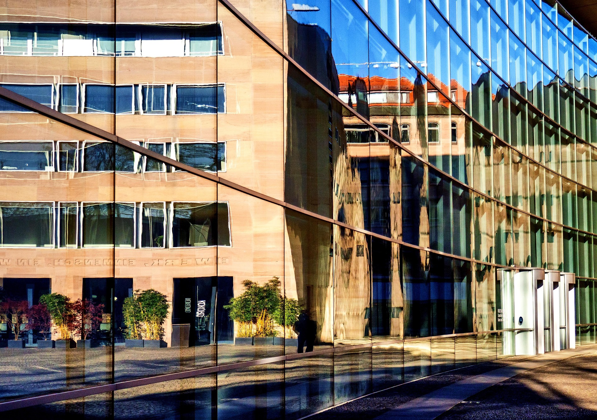 Neues Museum Nürnberg – Staatliches Museum für Kunst und Design mit Glasfassade, Bayern