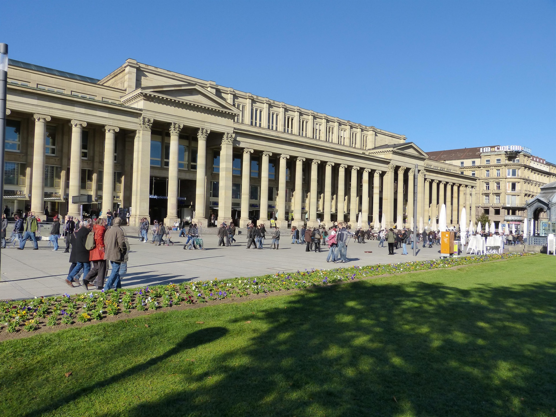 Stuttgart – Innenstadt mit Einkaufsstraßen und historischen Gebäuden, Baden-Württemberg