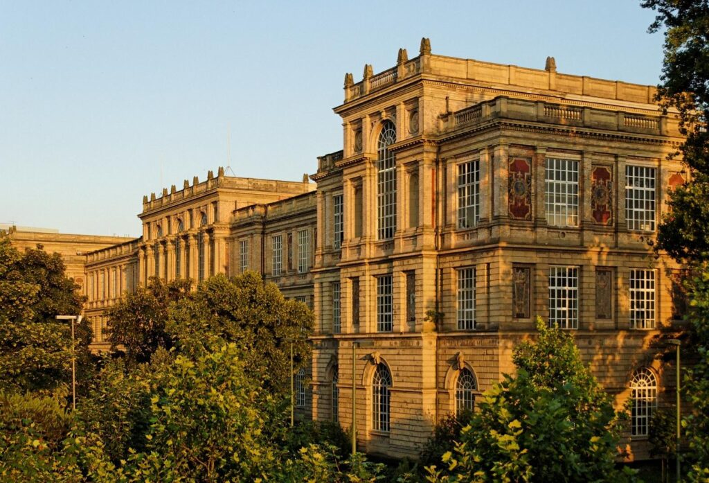 Kunstakademie Düsseldorf – Historisches Gebäude der Neorenaissance an der Eiskellerstraße, Nordrhein-Westfalen