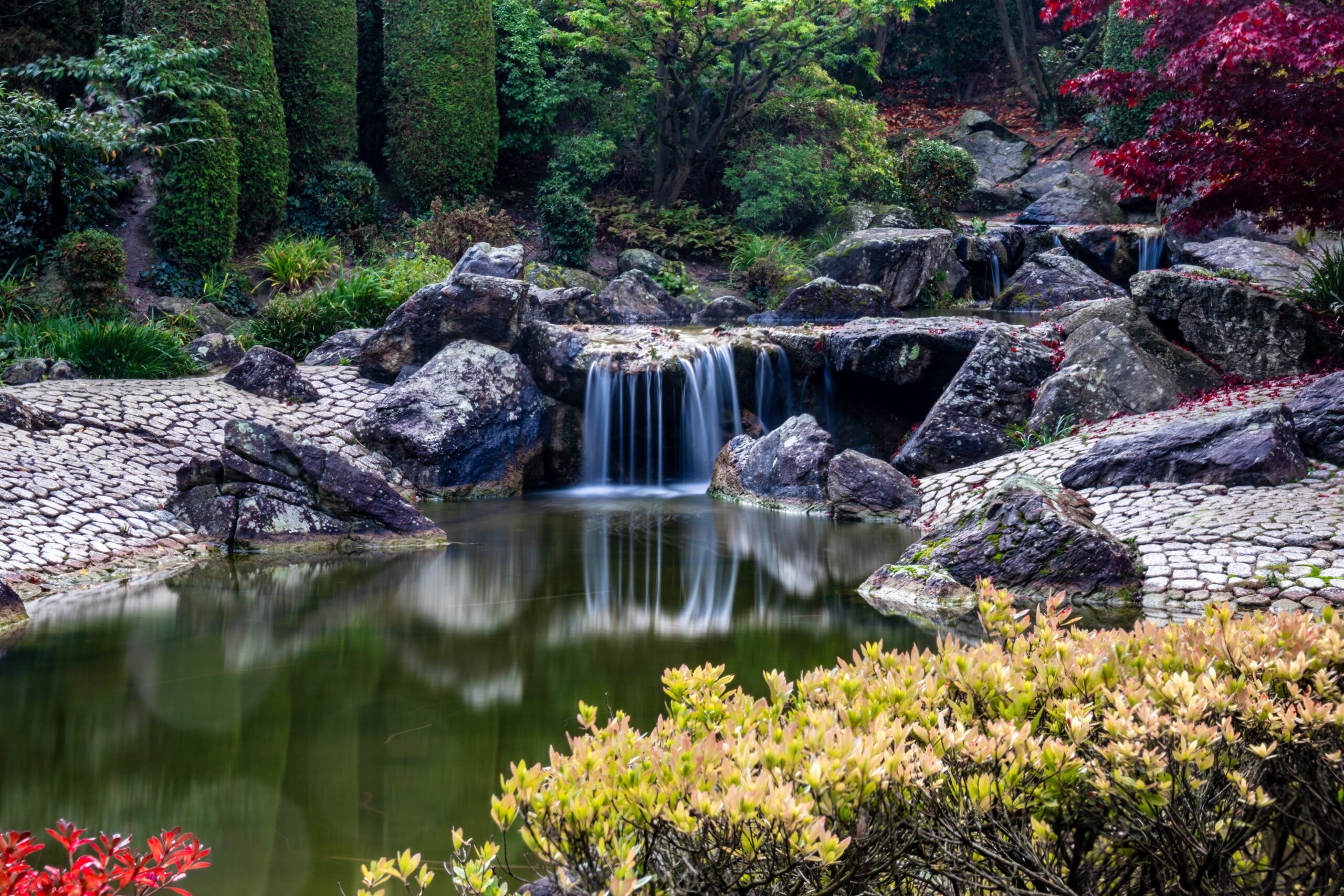 Freizeitpark Rheinaue Bonn – Künstlicher Wasserfall mit Springbrunnen, Nordrhein-Westfalen