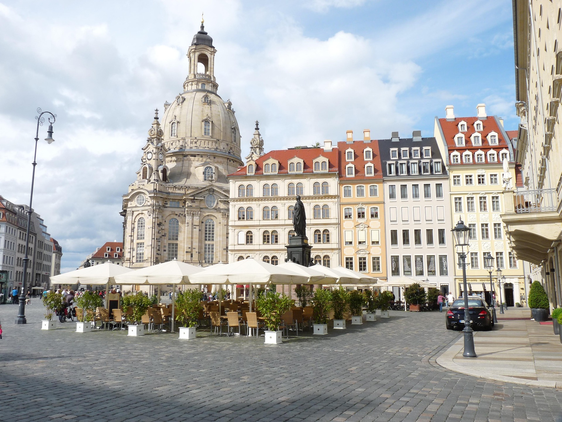 Dresden, Frauenkirche – Evangelische Kirche mit steinerner Kuppel und Altstadtumgebung, Sachsen