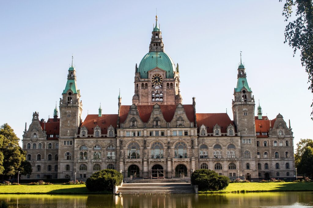 Neues Rathaus Hannover – Prächtiger Historismusbau mit Schlossfassade und großem Kuppelturm, Niedersachsen