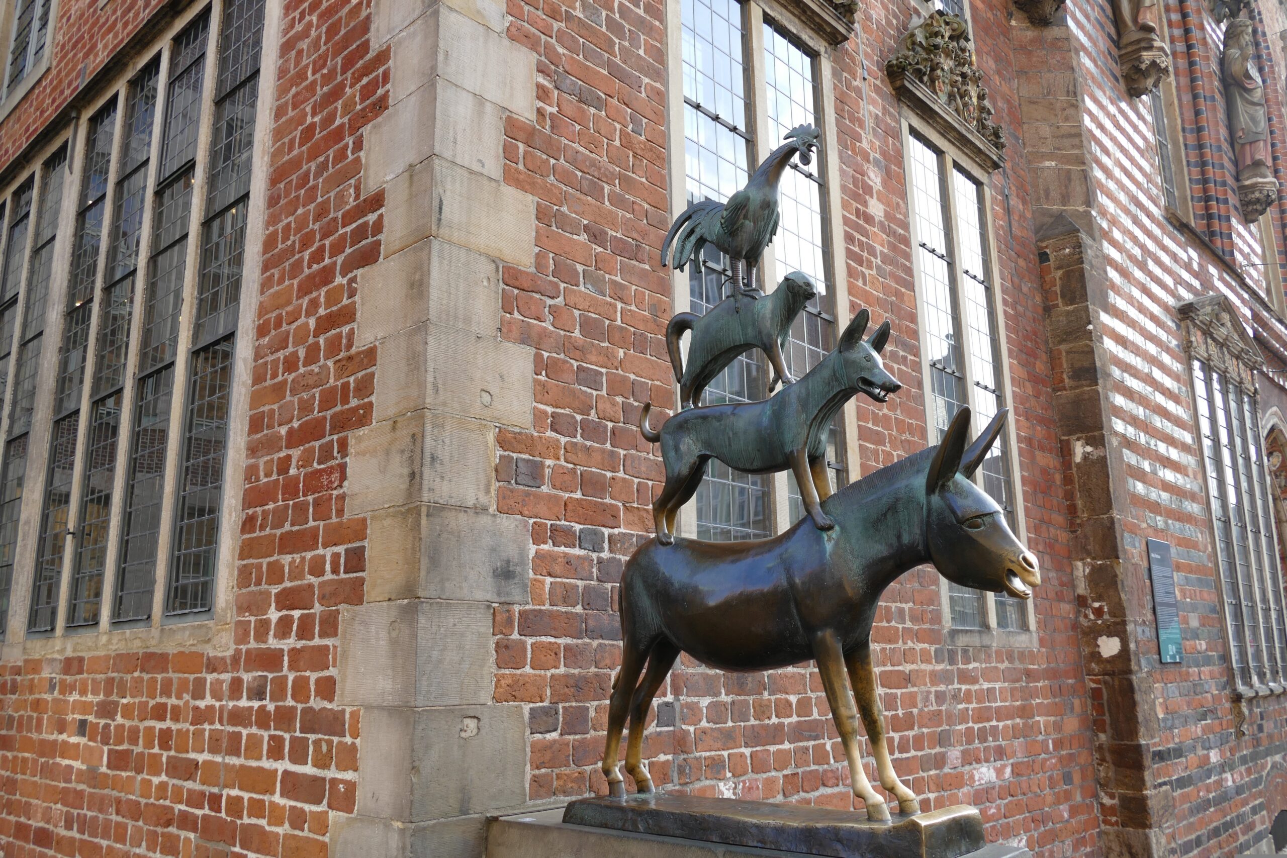 Bremer Musiker – Skulptur der märchenhaften Stadtmusikanten am Rathaus, Bremen