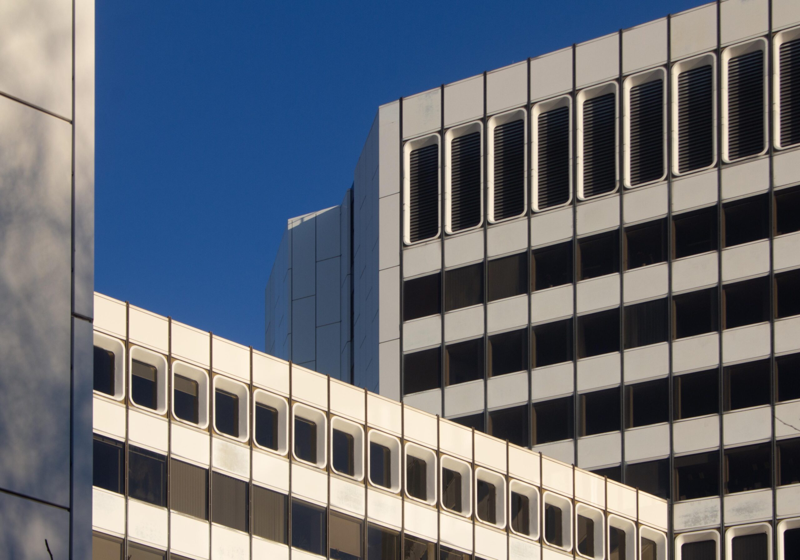 Interessante Architektur in Essen – Zeitgenössische Gebäudeformen im Stadtbild, Nordrhein-Westfalen