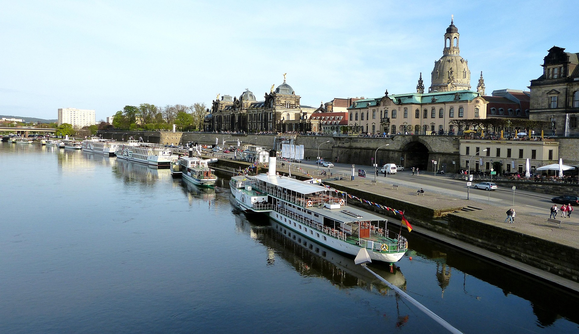 Dresden – Elbe mit Altstadt und Brückenpanorama, Sachsen