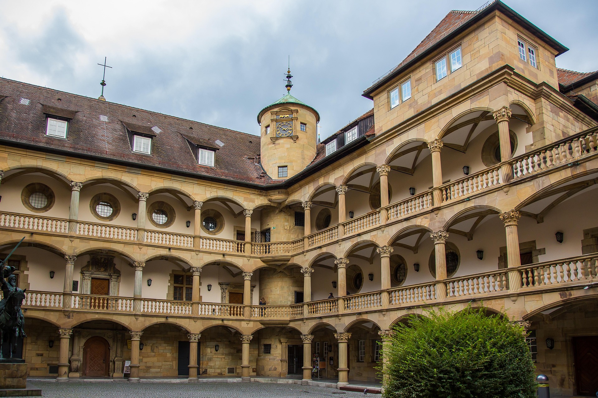 Altes Schloss Stuttgart – Renaissance-Schloss mit Innenhof und Schlosskirche, Baden-Württemberg