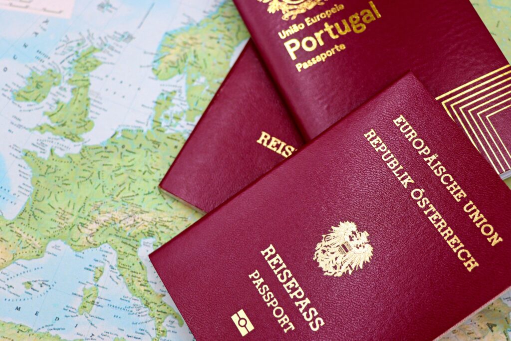 Reisepässe am Zollschalter – Grenzkontrolle und Einreisebestimmungen
