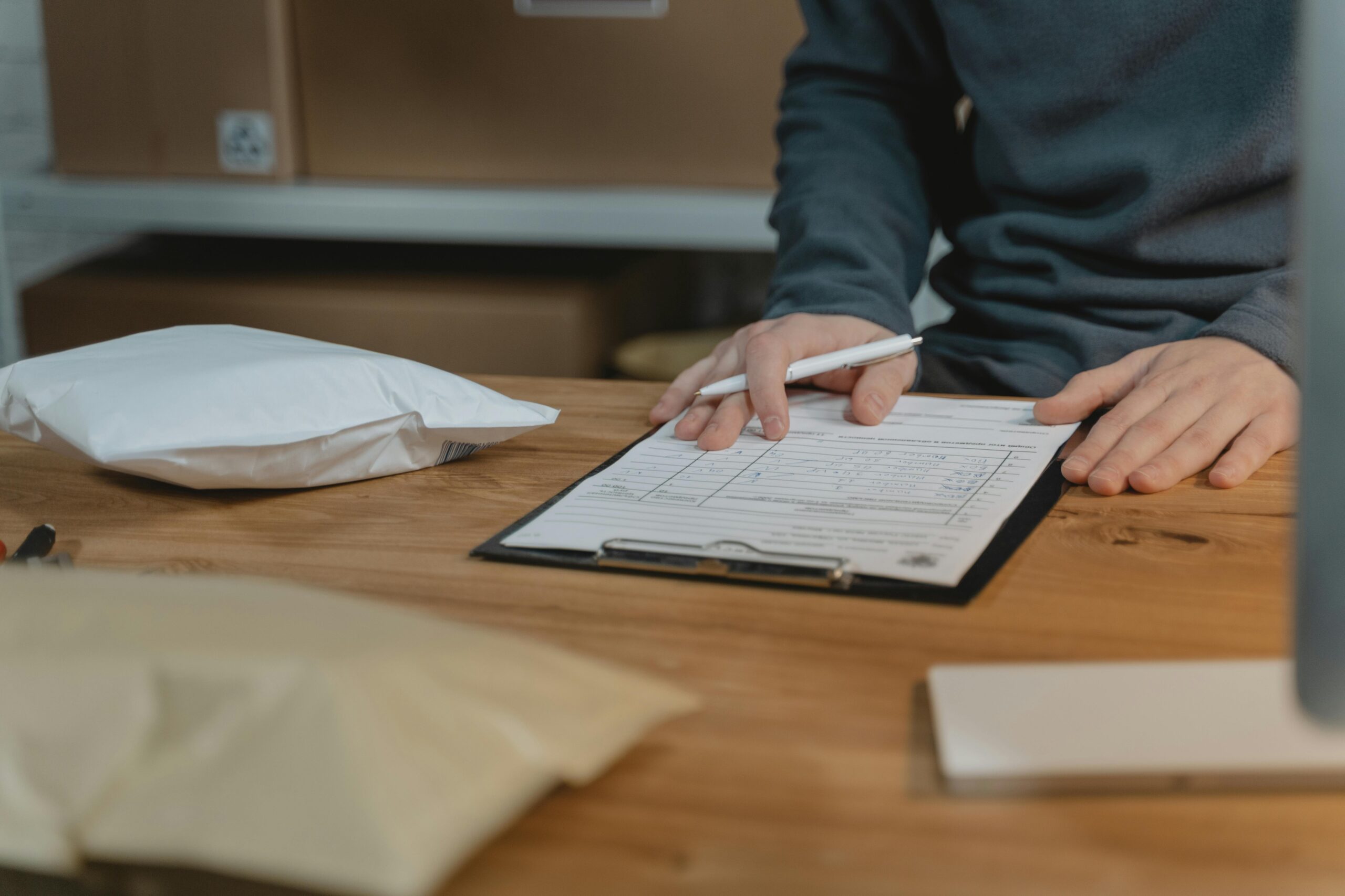 Zollunterlagen und Formulare bei der Abfertigung – Bürokratie im deutschen Zollamt