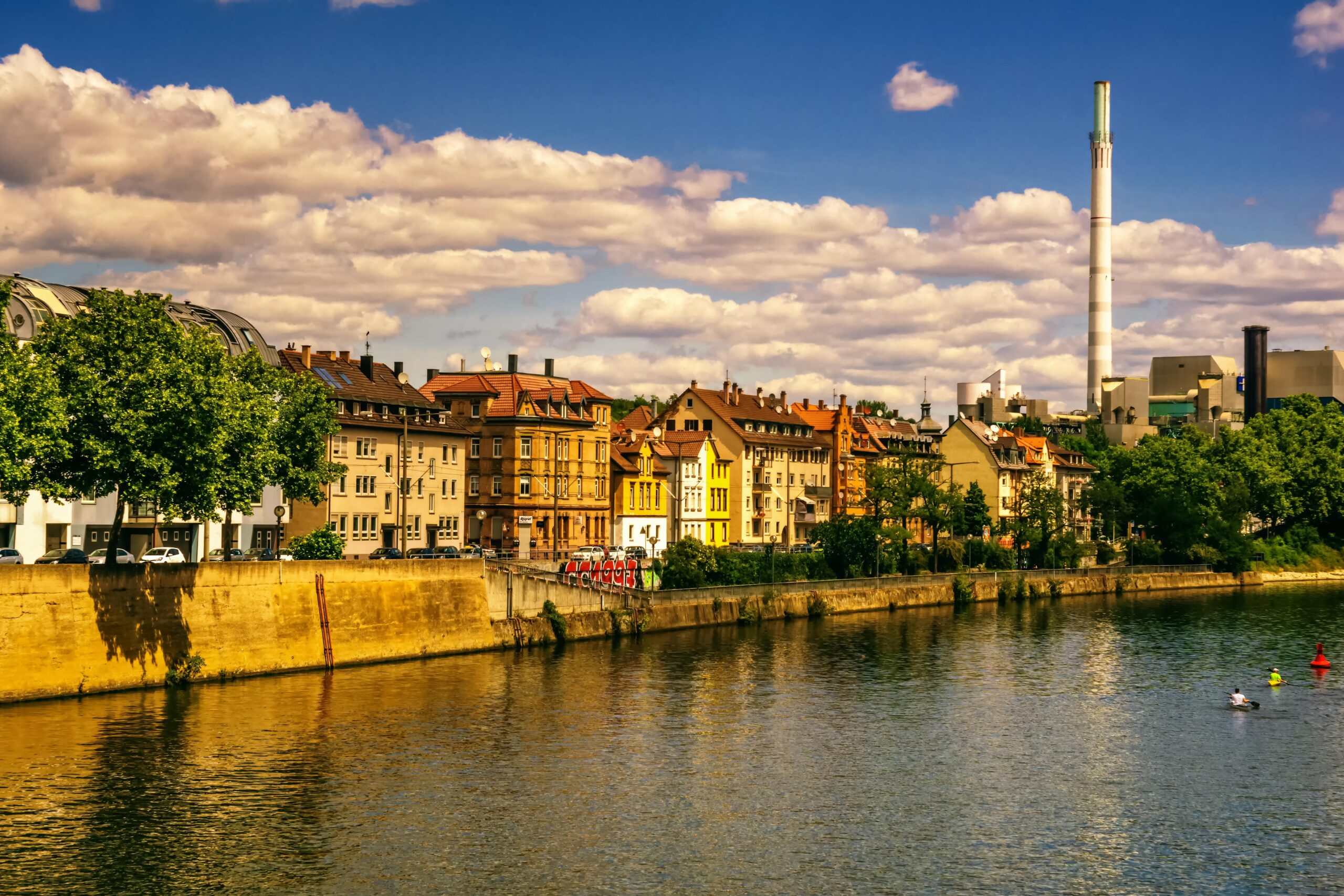 Stuttgart – Neckarverlauf durch die Innenstadt mit Grünanlagen, Baden-Württemberg