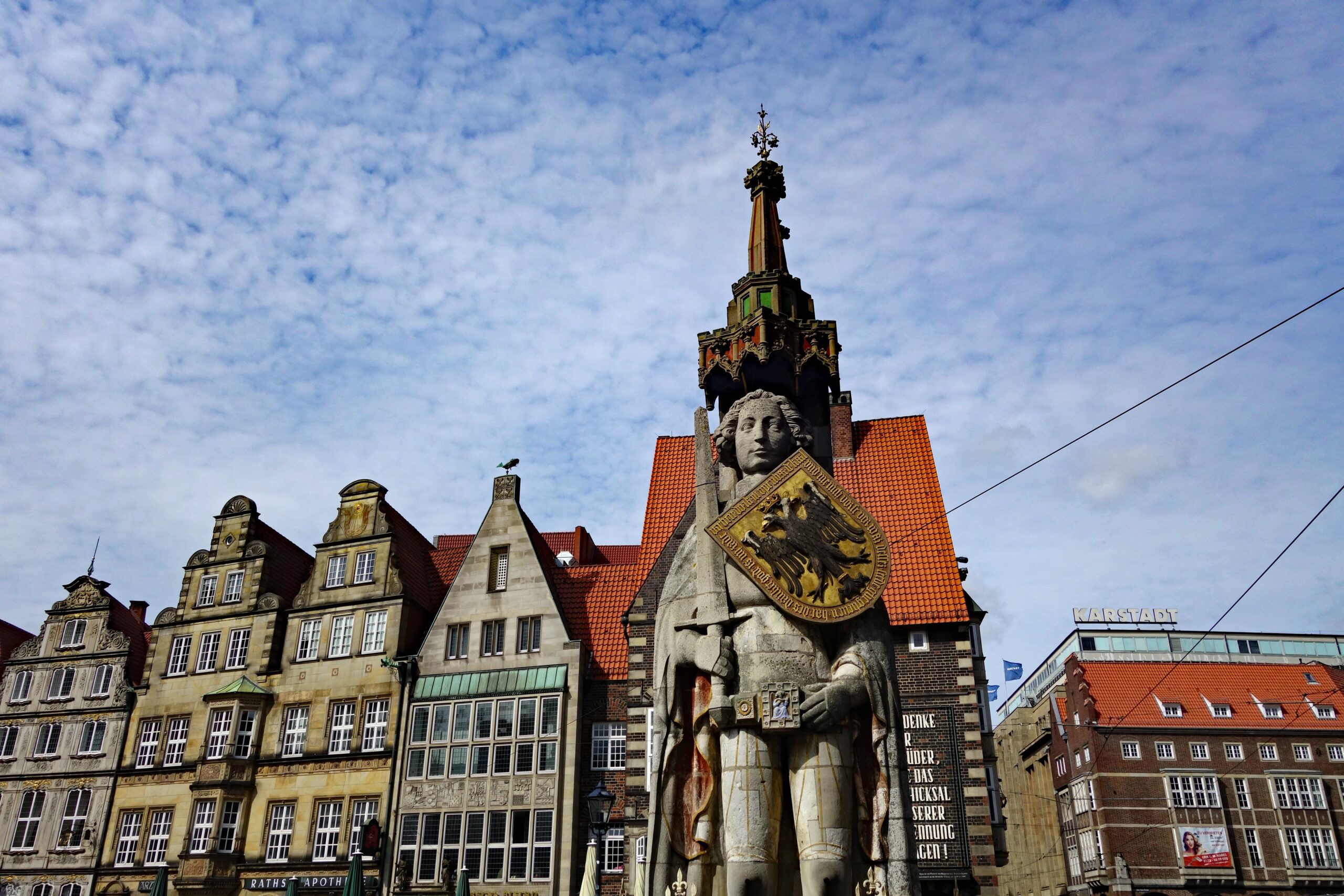Bremen – Stadtansicht mit historischer Architektur und Weser, Bremen