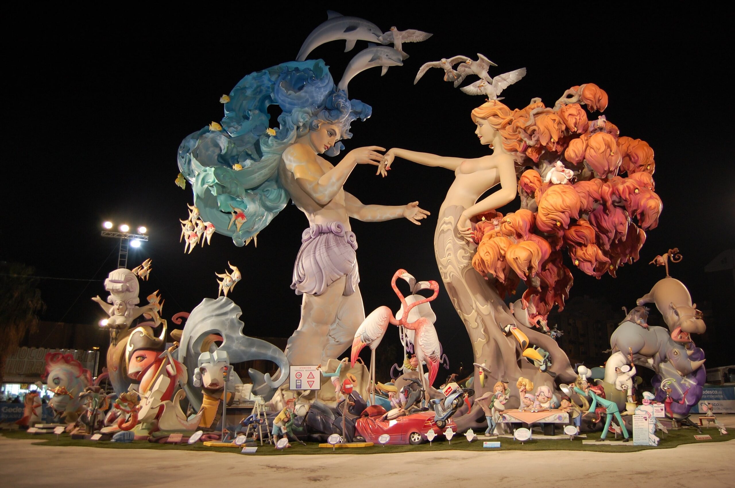 Falla Nou Campanar Valencia – Größtes Fallas-Denkmal mit kunstvollen Figuren, Spanien