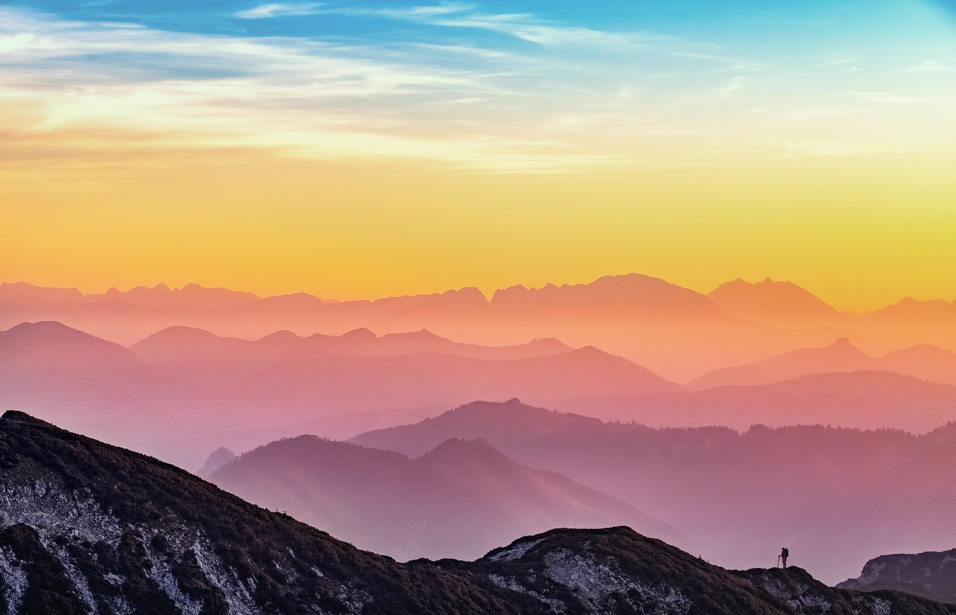 Alpenpanorama Österreich – Sonnenuntergang mit Farbverlauf über den Gipfeln, Österreich