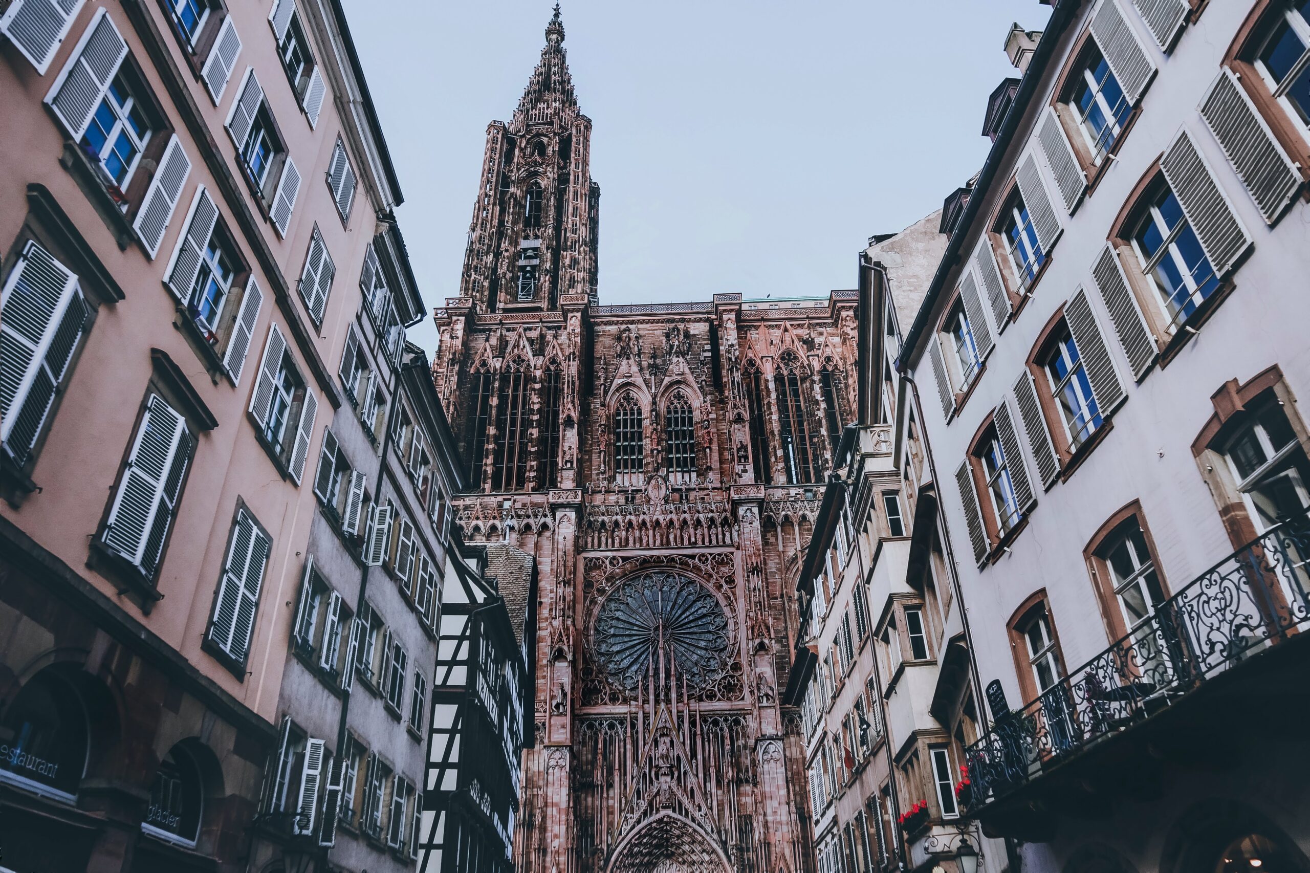 Straßburger Münster – Gotische Kathedrale mit berühmter Fassade und einzigartigem Turm, Frankreich