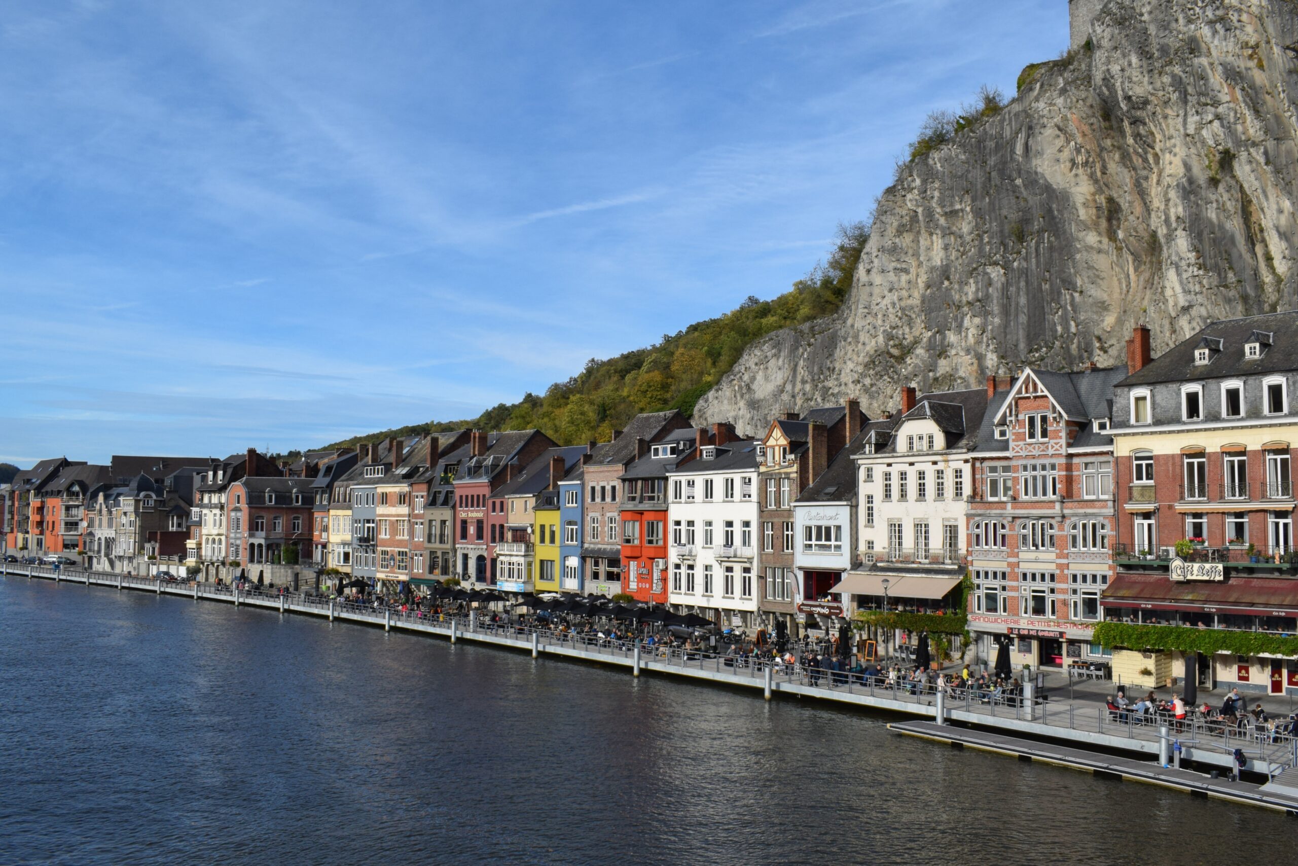 Dinant an der Maas – Steilfels und Uferpromenade, Belgien