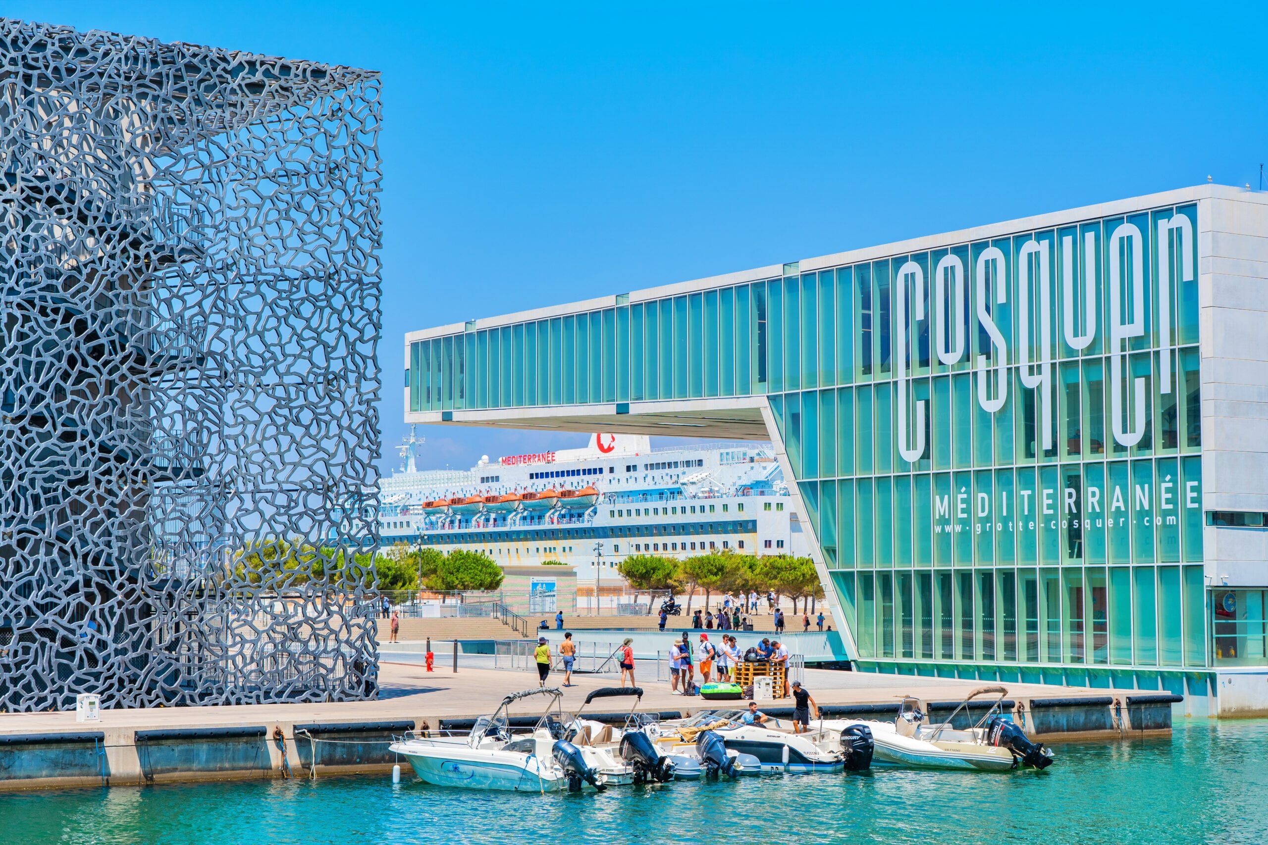 Marseille Hafen – futuristische Beton-Architektur des MuCEM-Museums am Mittelmeer, Frankreich