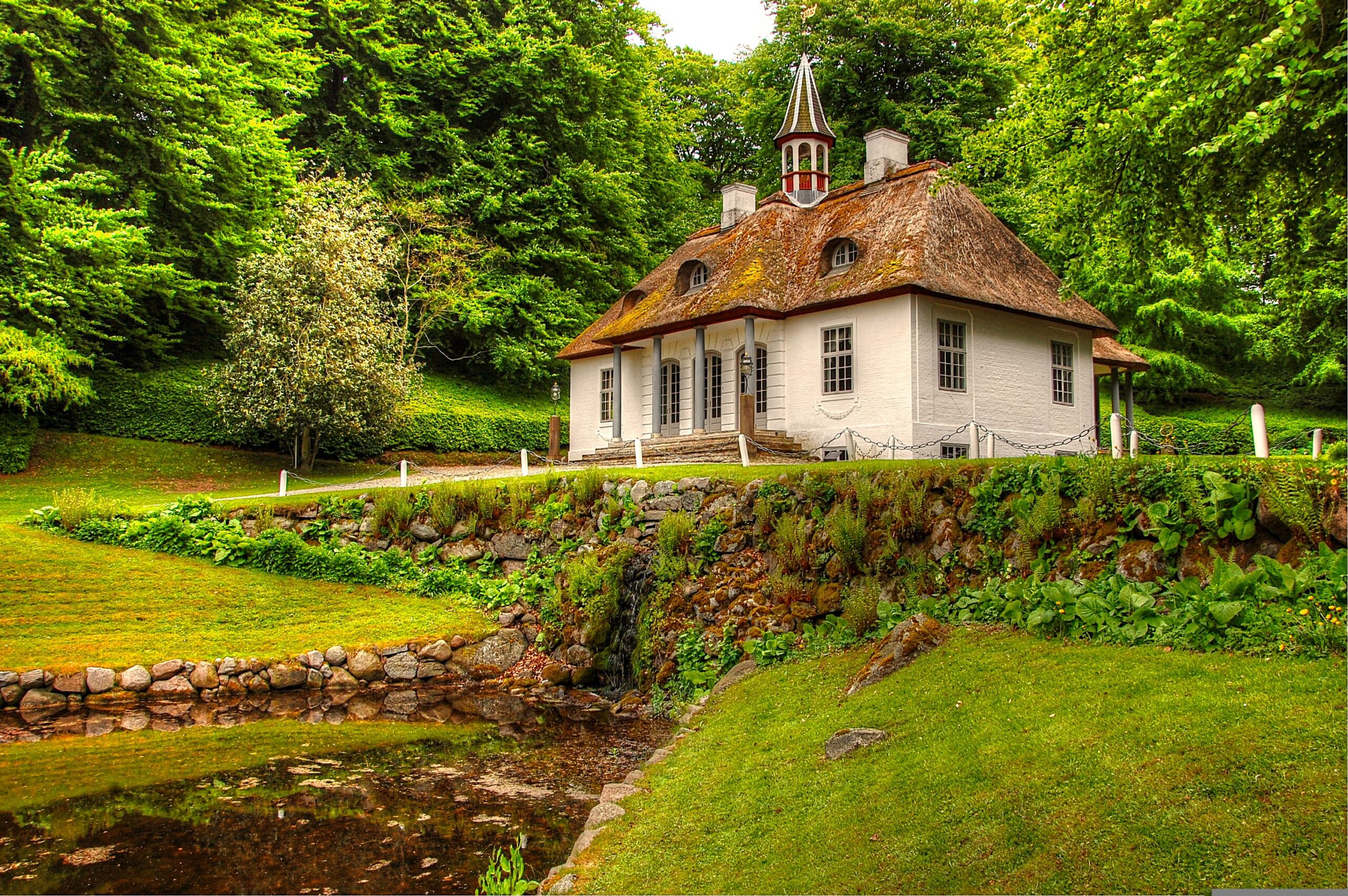 Liselund Møn – Altes Herrenhaus aus dem 18. Jahrhundert im englischen Landschaftsgarten, Dänemark