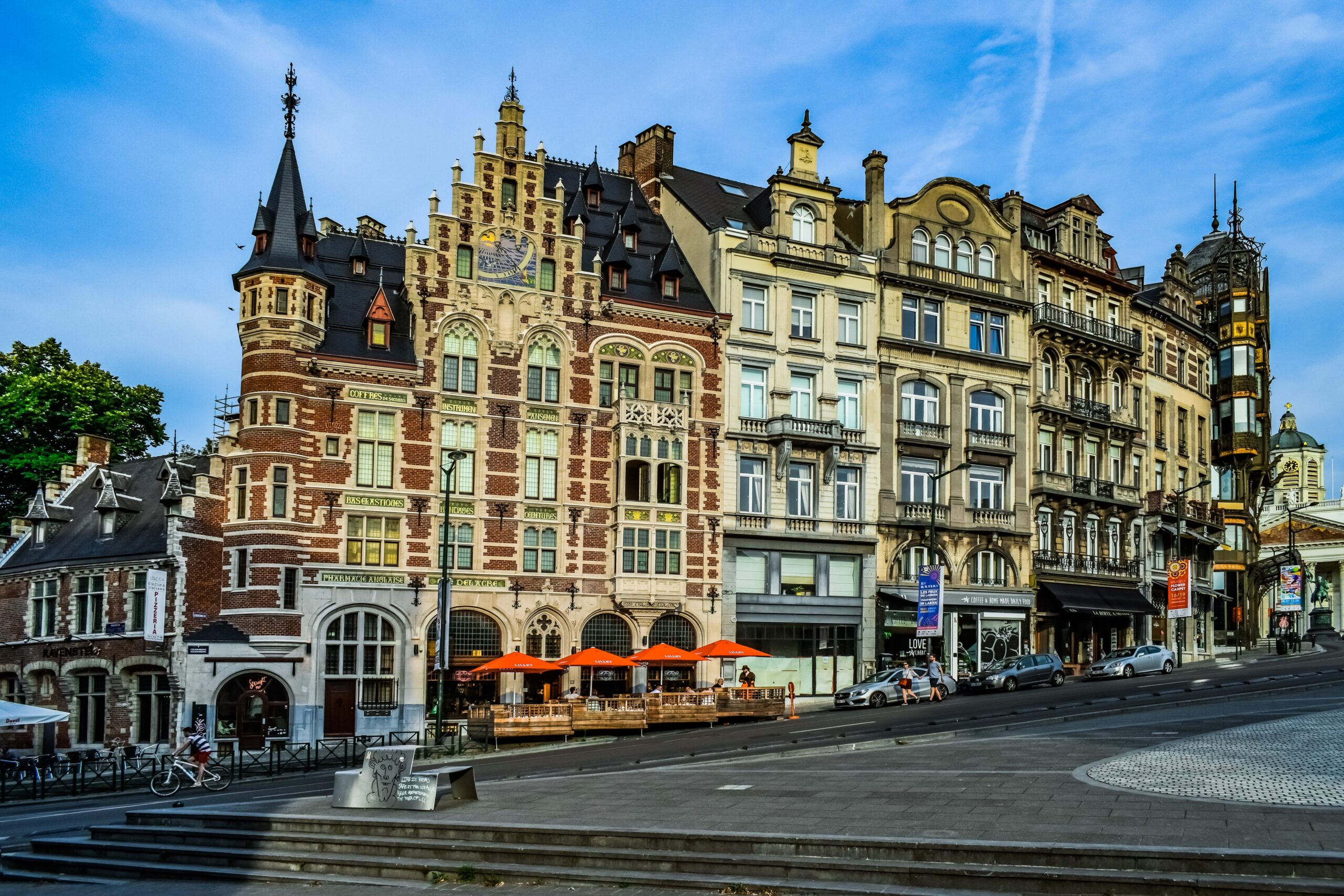 Brüssel, Altstadt – Typische Häuser mit historischen Fassaden, Belgien