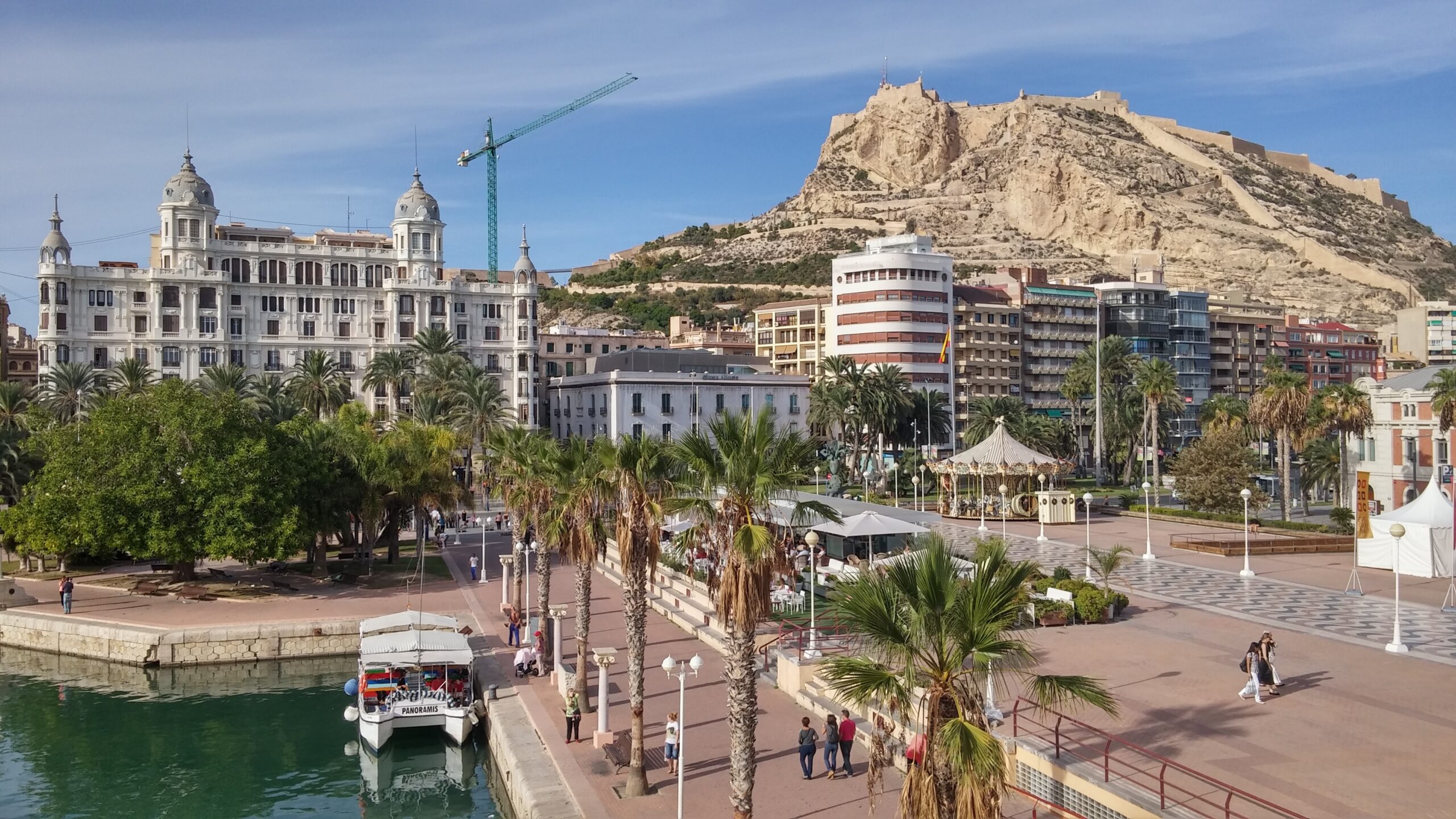 Castillo de Santa Bárbara in Alicante – Festungsanlage aus dem 9. Jahrhundert mit Blick auf das Mittelmeer, Spanien