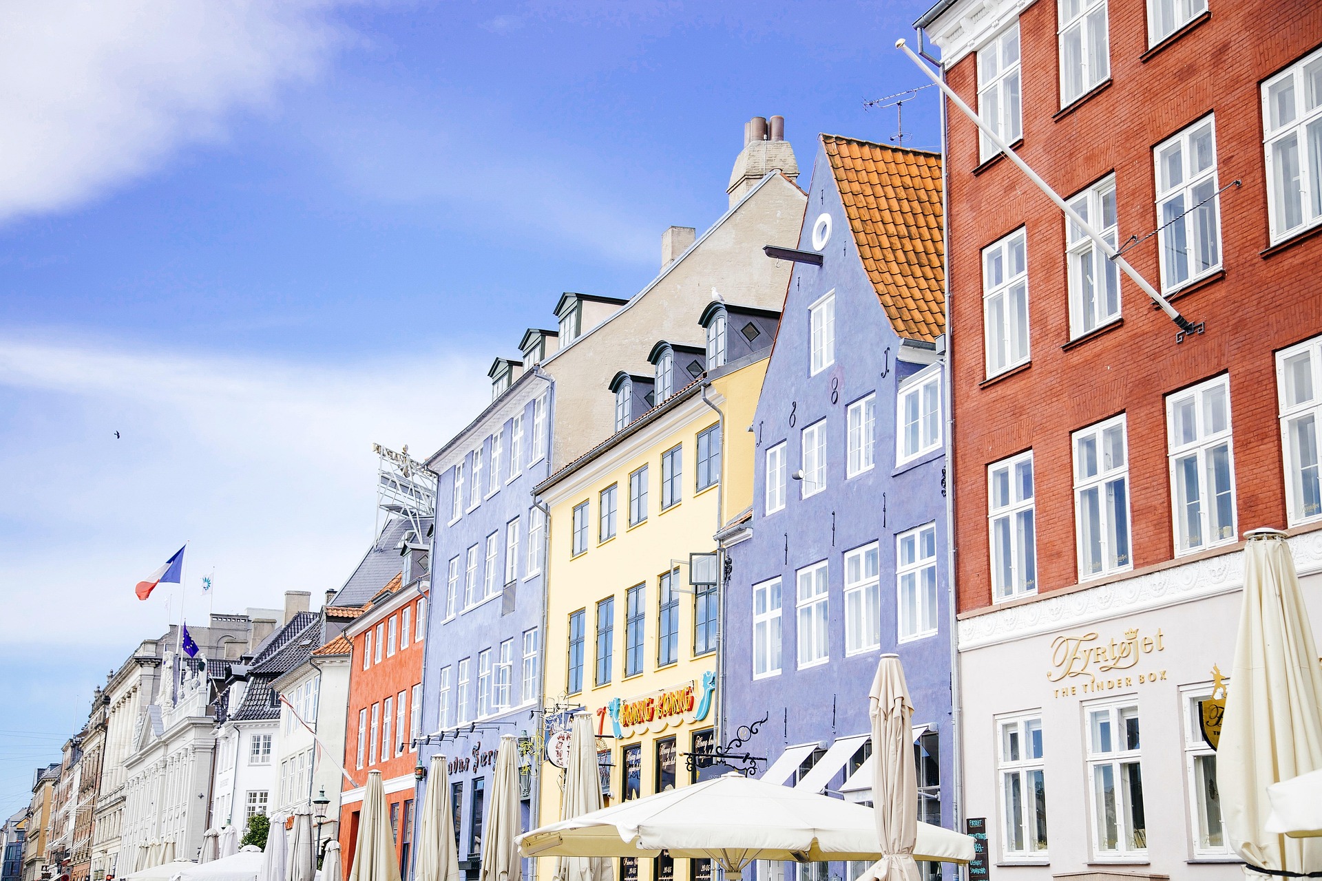 Kopenhagen – Typische Wohnhäuser mit pastellfarbenen Fassaden, Dänemark