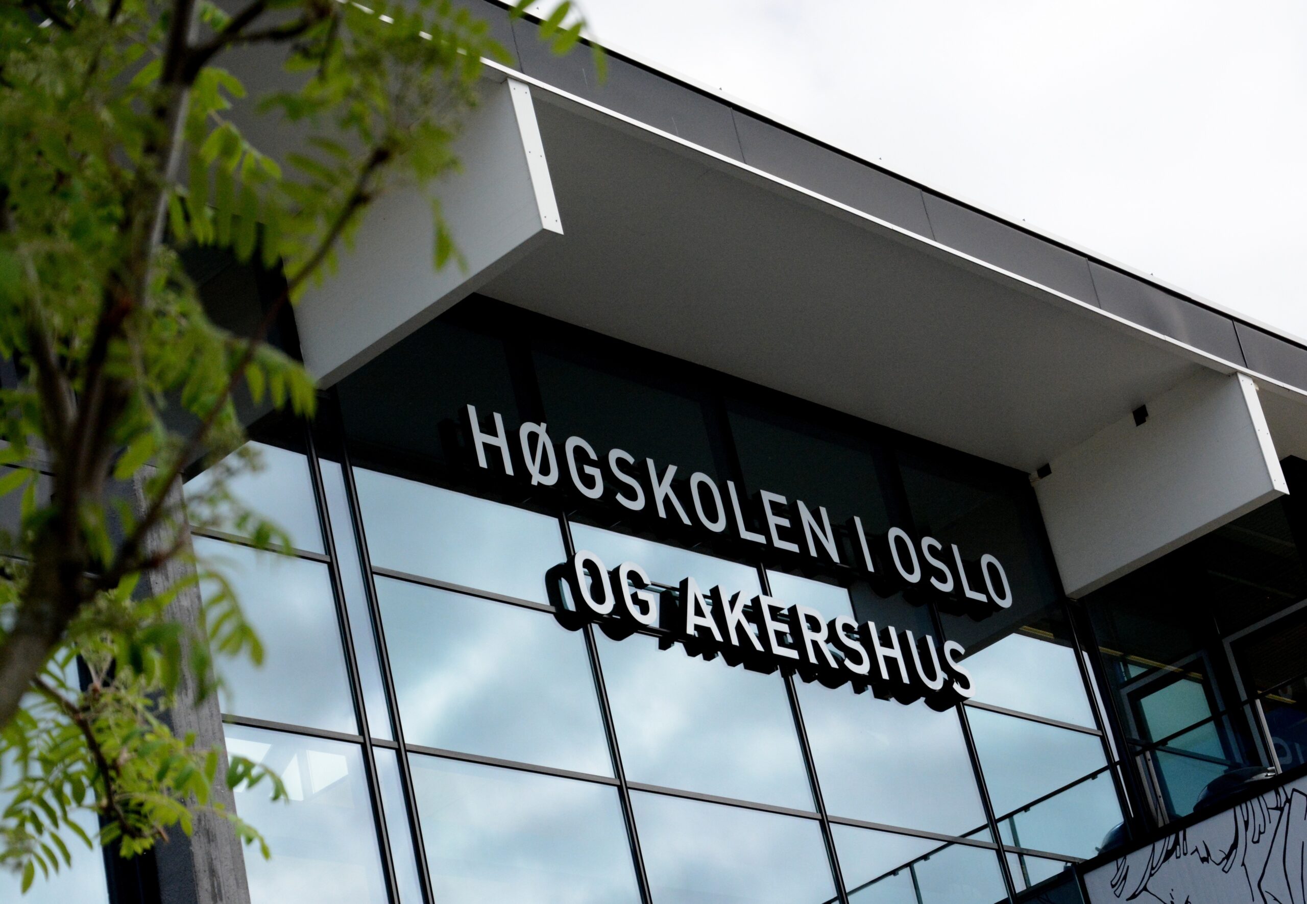 OsloMet – Pilestredet Campus mit moderner Glasfassade, Norwegen