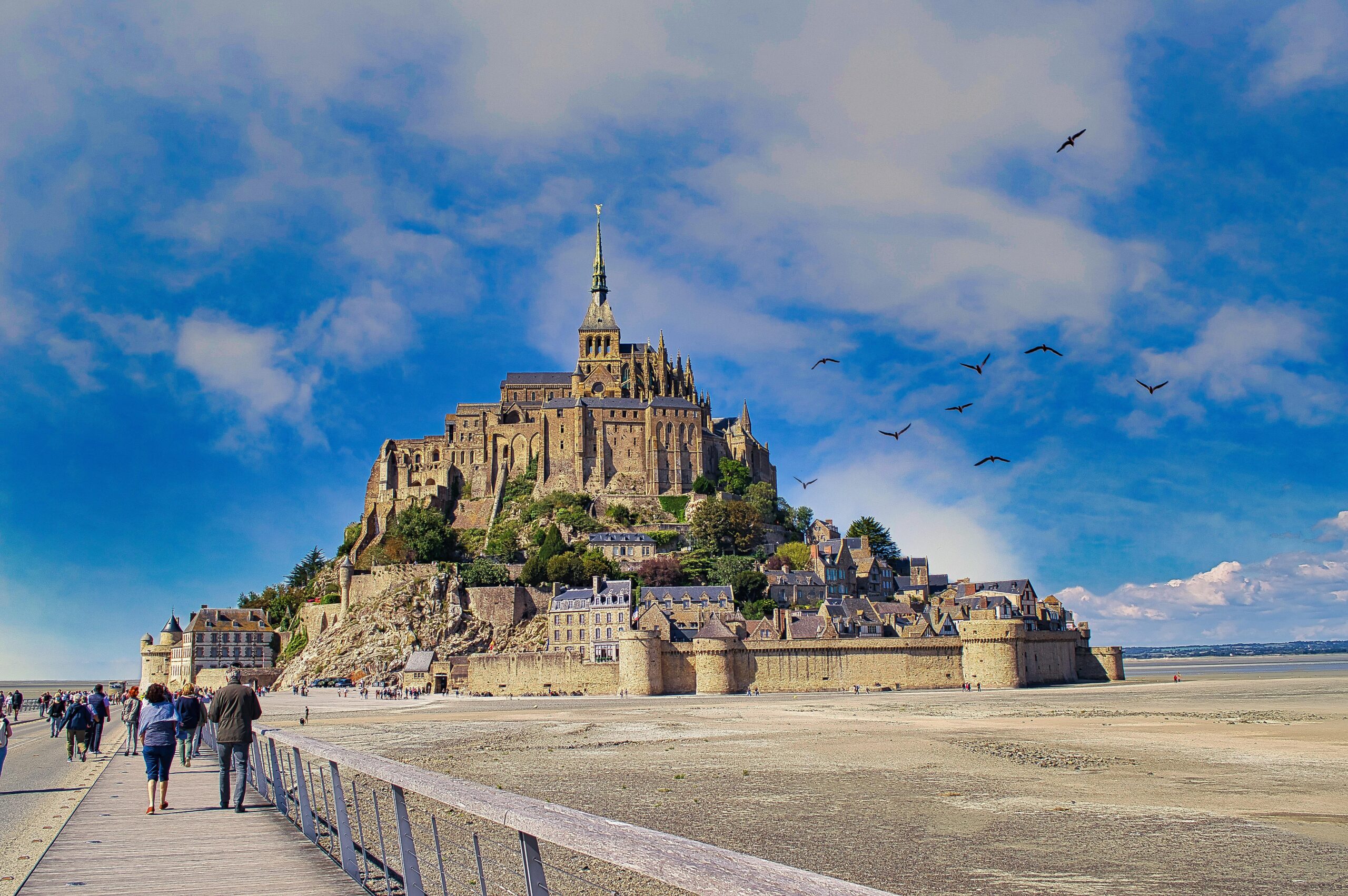 Mont-Saint-Michel – Mittelalterliche Inselstadt mit Abteikirche und Bucht, Frankreich