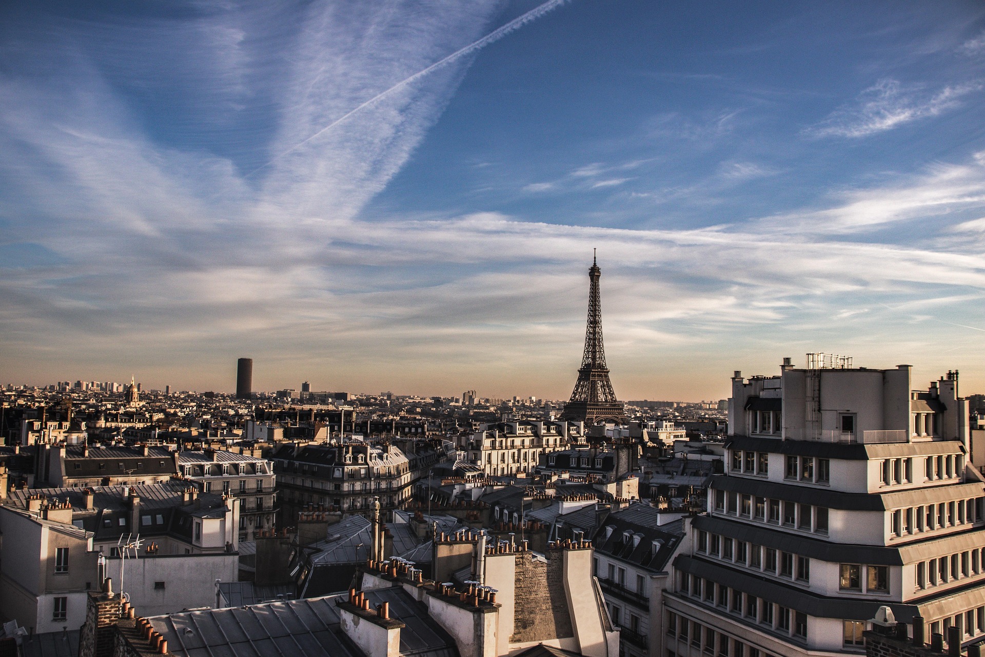 Paris – Eiffelturm am Morgen mit Stadtansicht, Frankreich