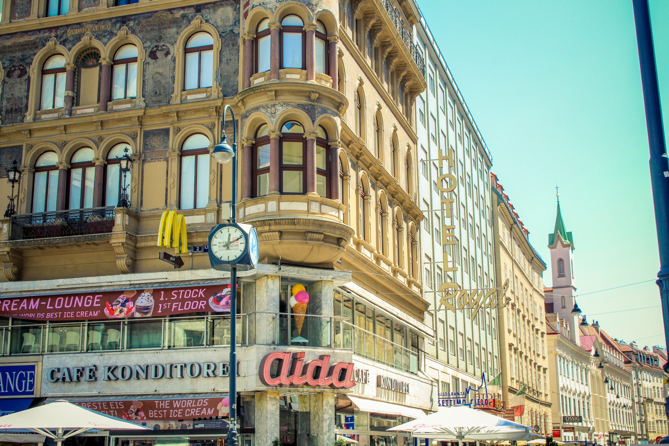 Wien, Altstadt – Historische Gassen mit barocken und gotischen Fassaden, Österreich