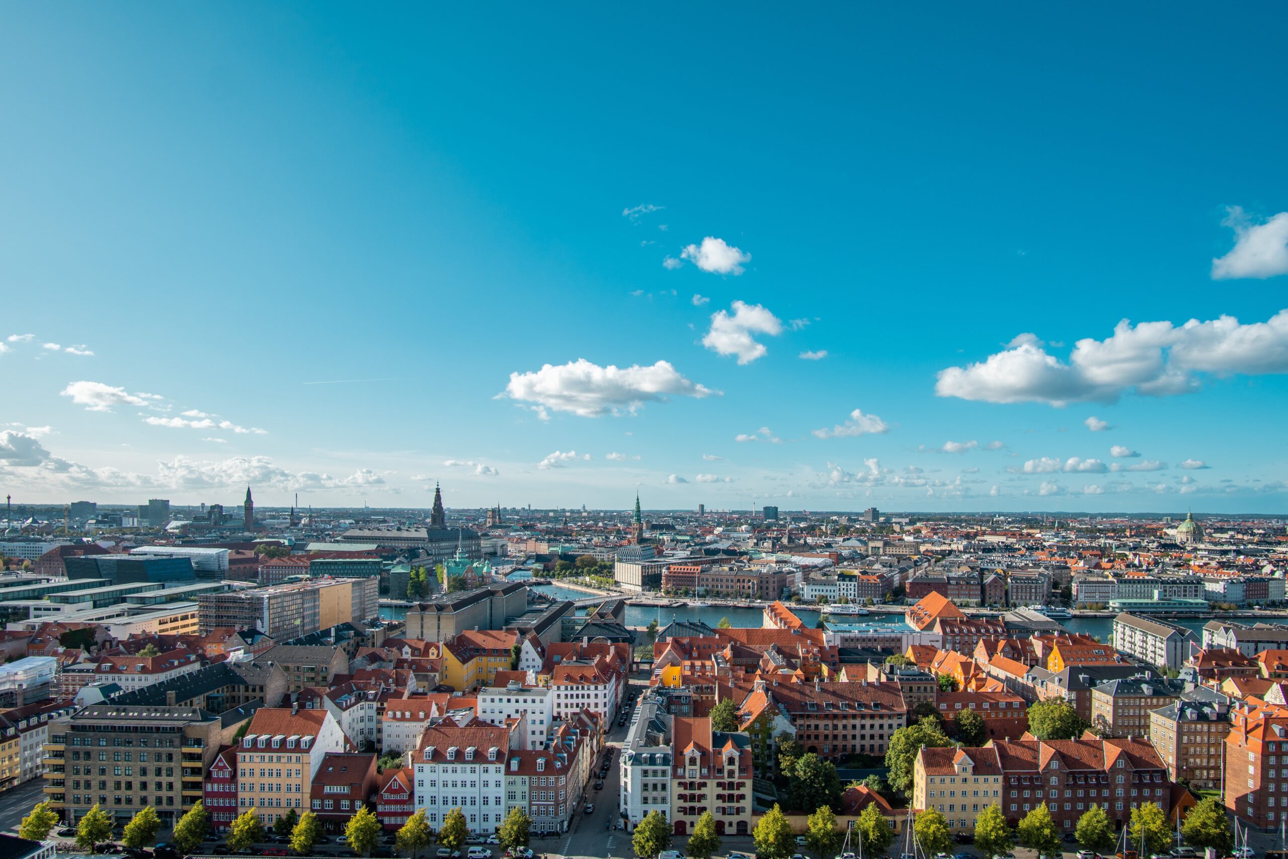 Kopenhagen – Weite Stadtansicht mit Königlicher Oper und altem Hafen, Dänemark