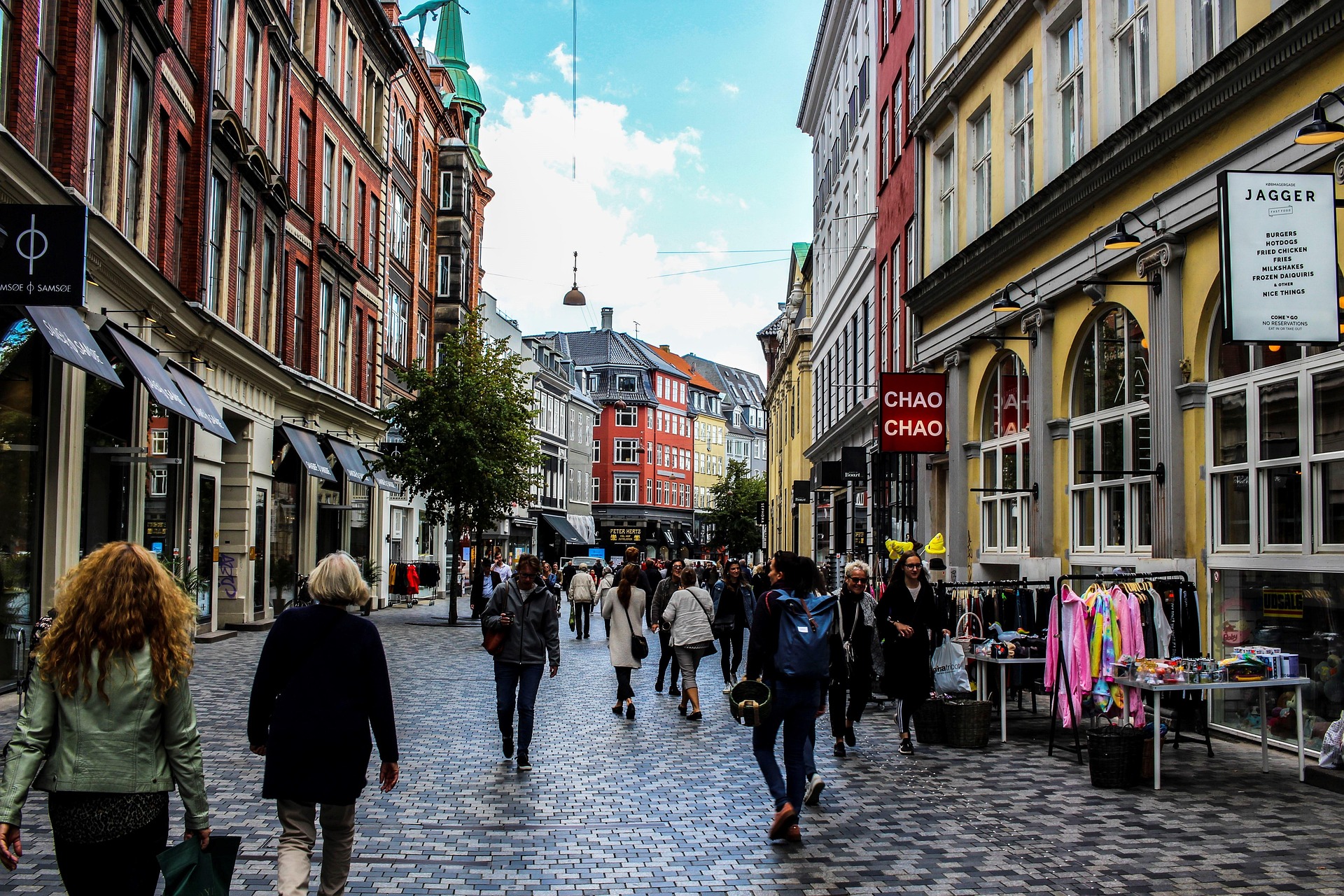 Spaziergang in Kopenhagen – Ruhige Altstadtgasse mit Cafés und Boutiquen, Dänemark