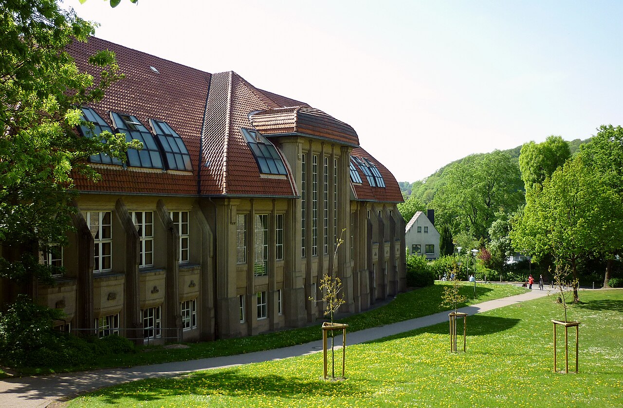 Bielefeld – Musik- und Kunstschule der Stadt Bielefeld, 1913 als Handwerker- und Kunstgewerbeschule eröffnet, seit 1982 Musik- und Kunstschule, Nordrhein-Westfalen