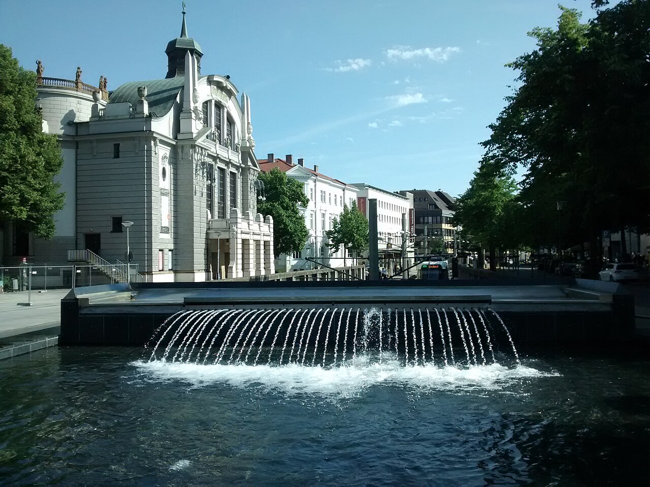 Bielefeld – Stadtbahn-Tunnel mit Wasserspiel am Niederwall, Nordrhein-Westfalen, Deutschland