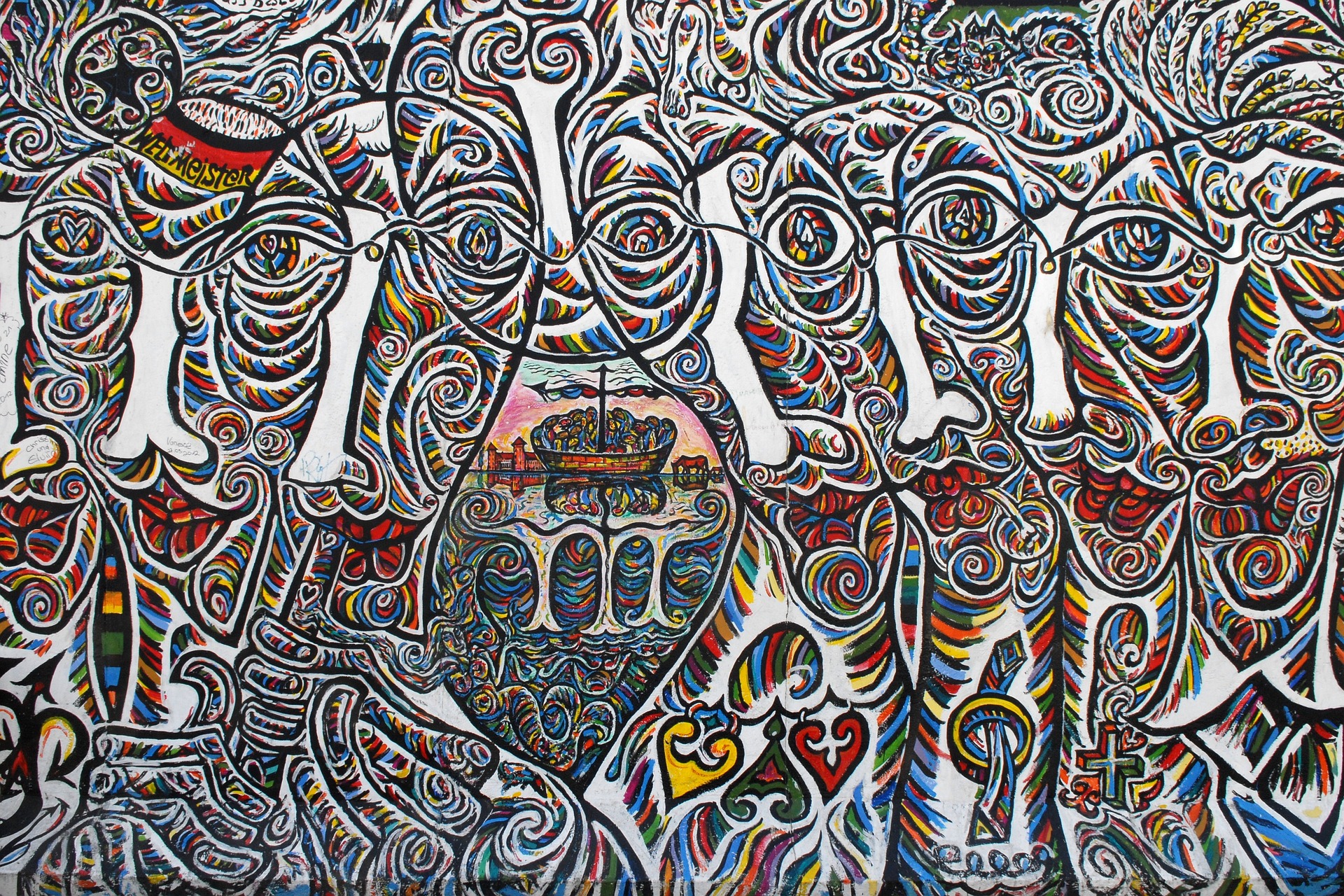 Berlin – Buntes Graffiti an einer Hauswand in der Stadt, Berlin