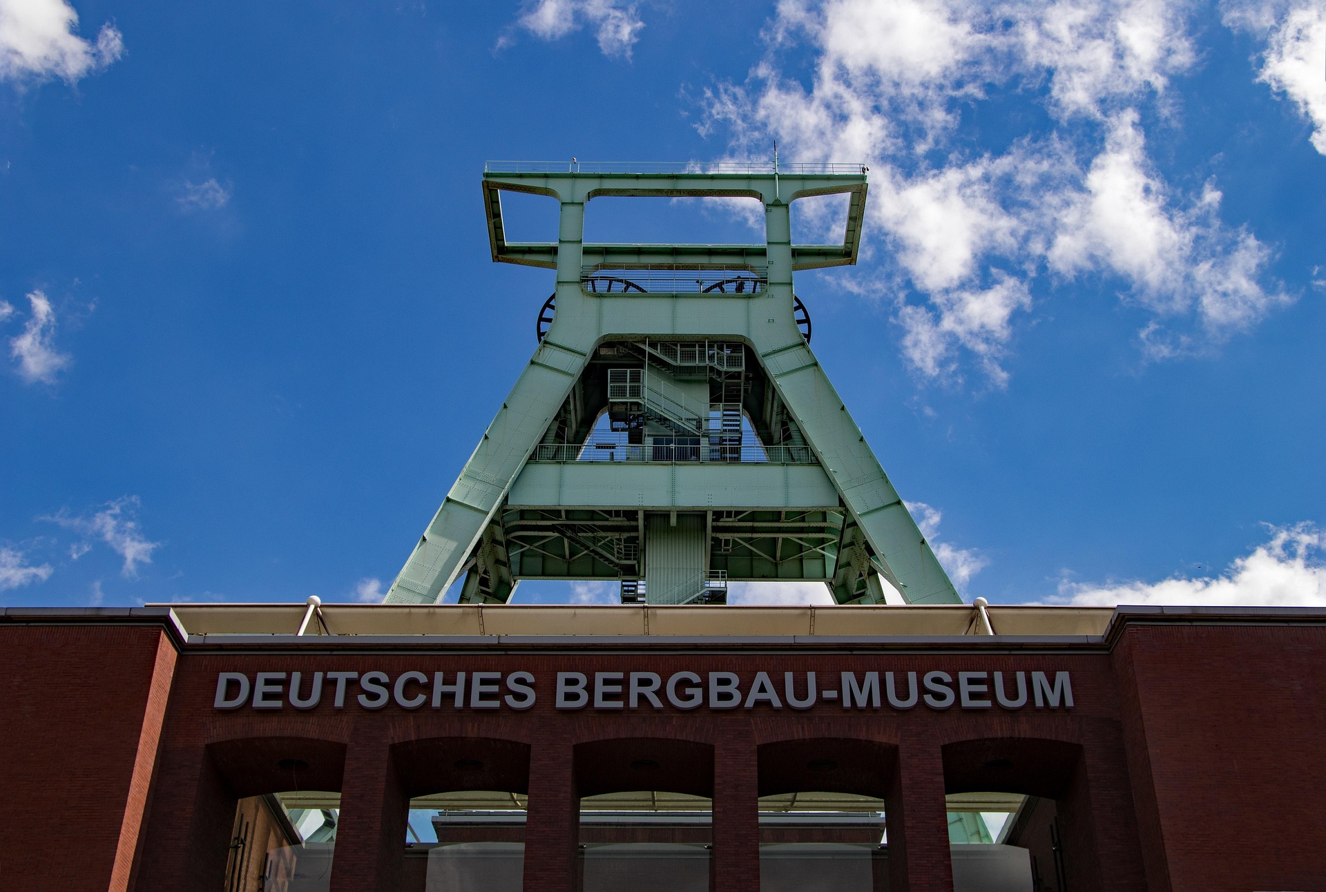 Deutsches Bergbau-Museum Bochum – Größtes Bergbaumuseum der Welt mit Fördergerüst und Anschauungsbergwerk, Nordrhein-Westfalen