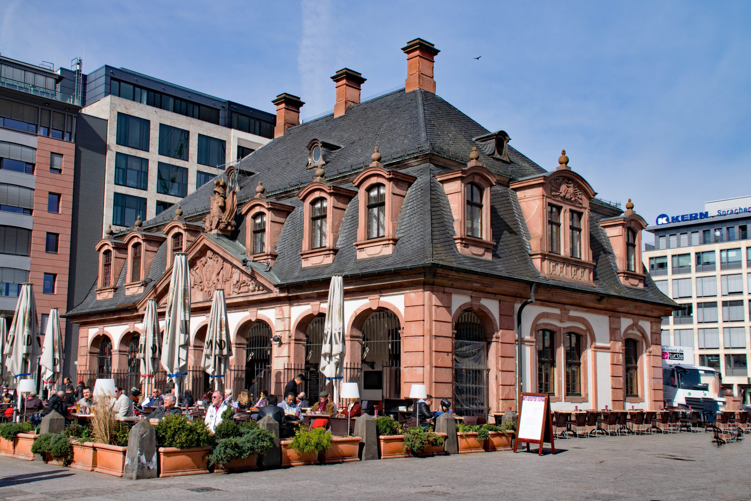 Hauptwache Frankfurt – Historisches barockes Gebäude am zentralen Platz in der Innenstadt, Hessen, Deutschland