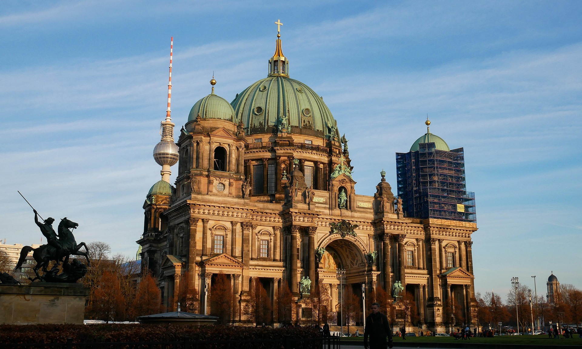 Berliner Dom – Evangelische Kirche mit monumentaler Kuppel und Kreuz auf der Spreeinsel, Berlin